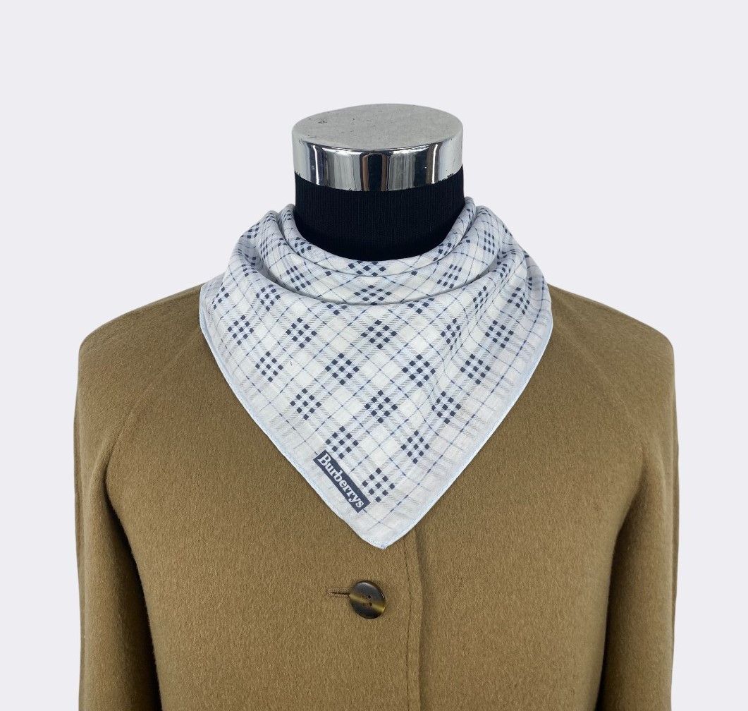 Burberry Vintage Burberry Handkerchief Neckerchief Bandana H022R Size ONE SIZE - 1 Thumbnail