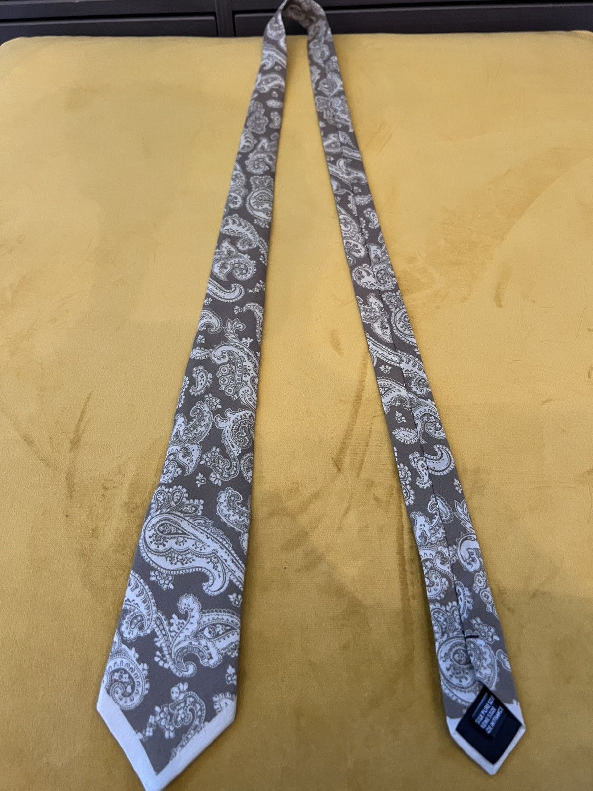 Yves Saint Laurent YSL silk paisley tie in beige, made in France Size ONE SIZE - 1 Thumbnail