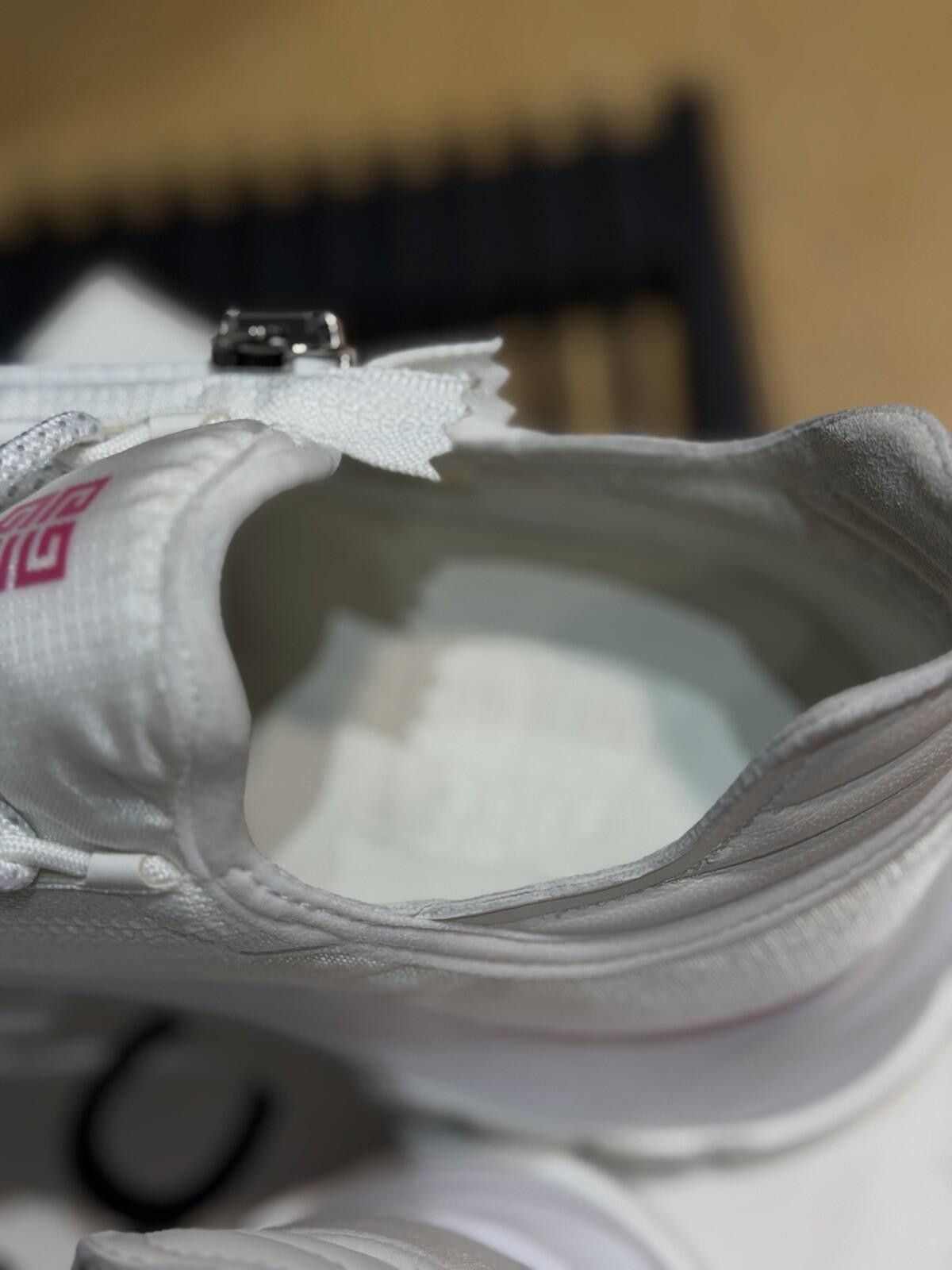 Givenchy Givenchy Spectre Logo Zip Runner Sneakers Size 39 (9US) W Size US 9 / IT 39 - 12 Thumbnail