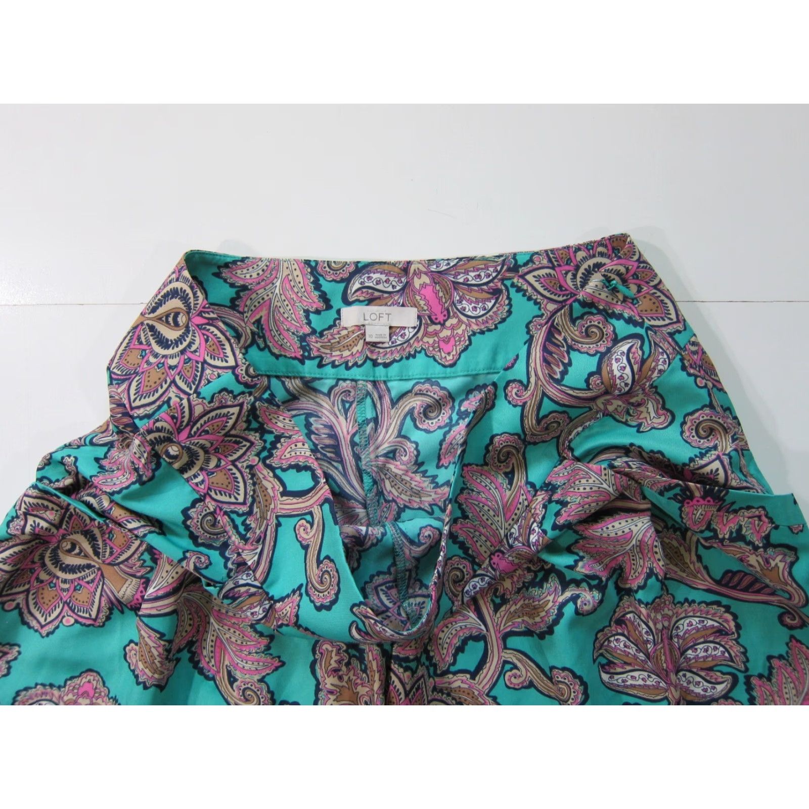 Ann Taylor Ann Taylor Loft Women Short Paint Pink Paisley Floral Pocket Pleated 10 Shoes? Size 32" / US 10 / IT 46 - 5 Thumbnail