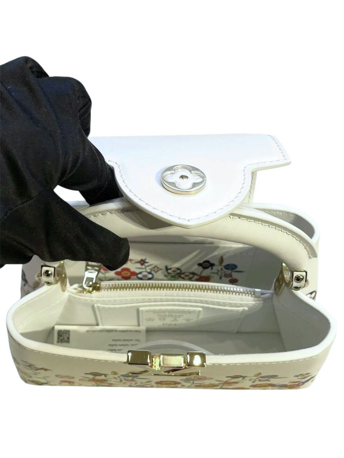 Louis Vuitton × Takashi Murakami Louis Vuitton x Takashi Murakami Capucines White Leather Bag Size ONE SIZE - 14 Thumbnail