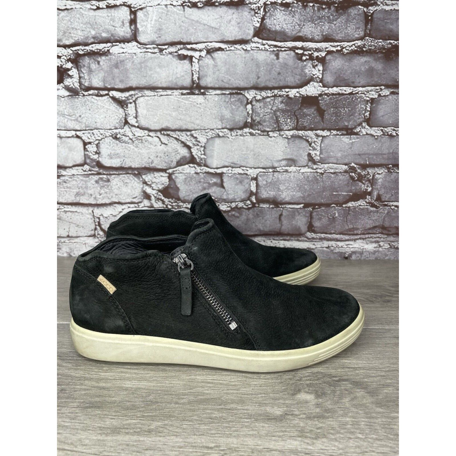 Ecco Ecco Soft 7 Black Leather Low Cut Zip Ankle Booties Sneakers Size US 10 / IT 40 - 14 Thumbnail