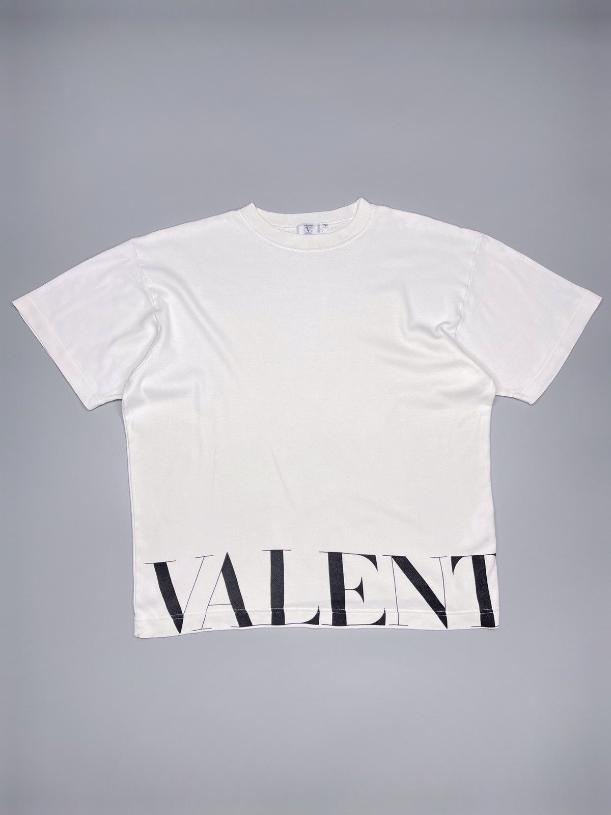 Valentino × Vintage Vintage 90’s Valentino Tee Big Logo Size US L / EU 52-54 / 3 - 1 Thumbnail