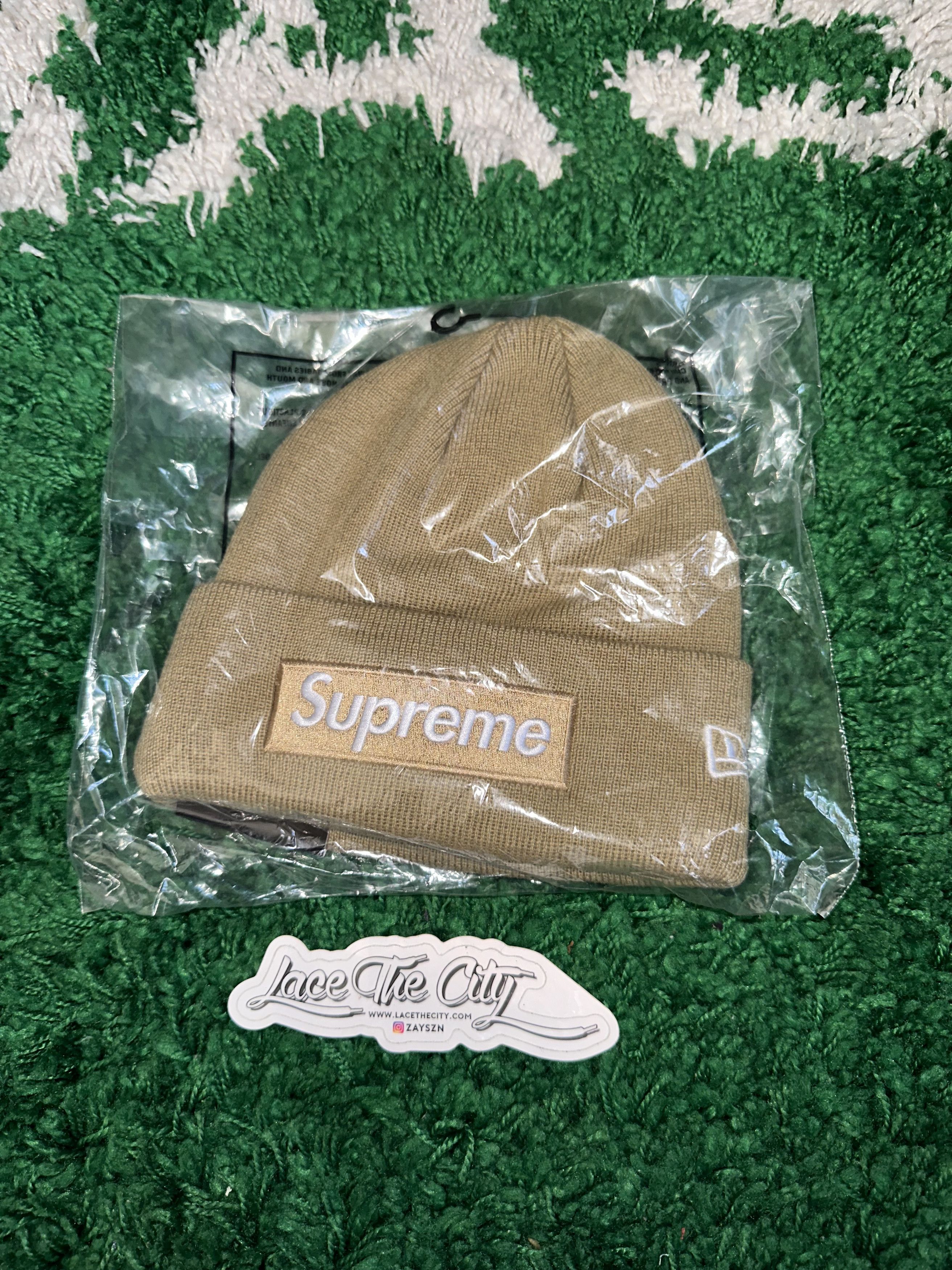 New Era × Supreme NEW ERA X SUPREME BOX LOGO BEANIE "Dark Sand" Size ONE SIZE - 1 Thumbnail