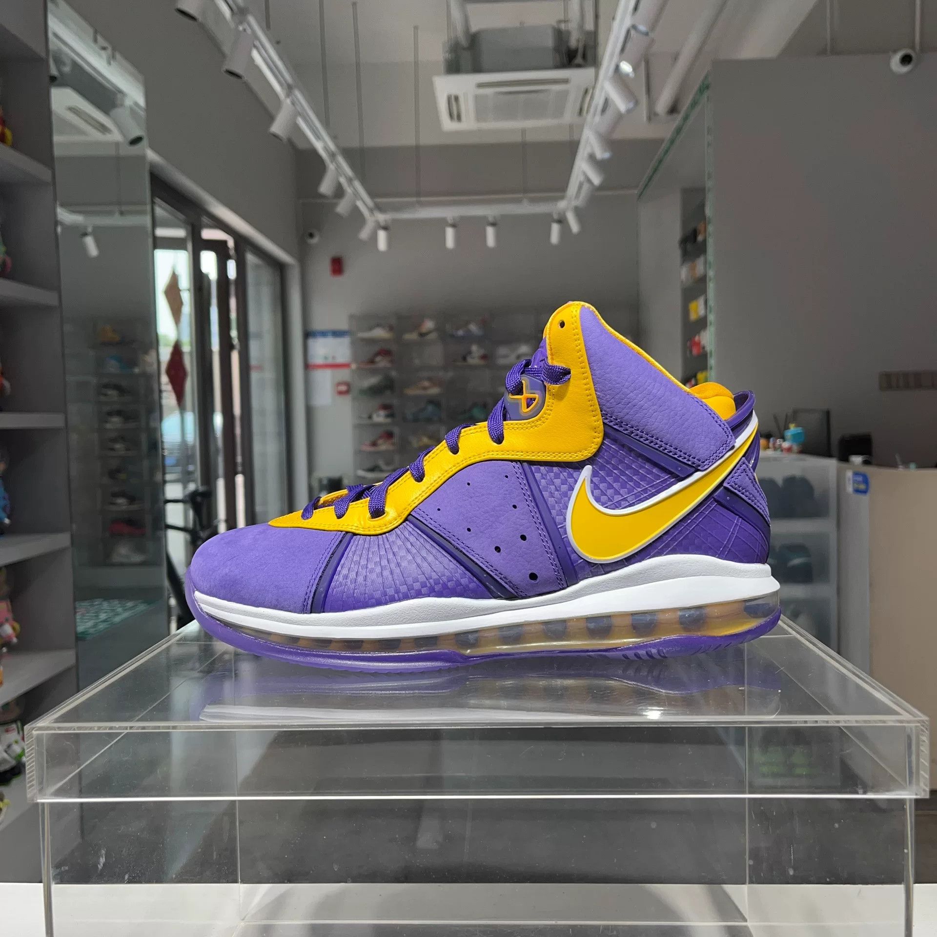 Nike Nike LEBRON Purple Lowtop Sneakers 11 Men Size US 11 / EU 44 - 1 Thumbnail