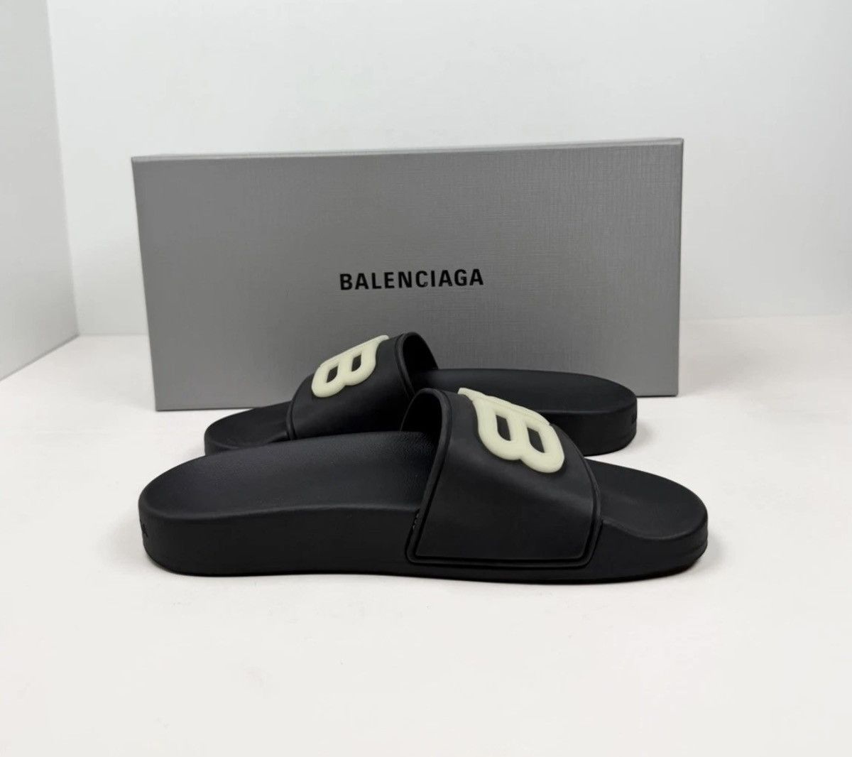 Balenciaga Size 5 Women’s - Balenciaga Pool Slides Black Glow NEW! Size US 5 / IT 35 - 4 Thumbnail
