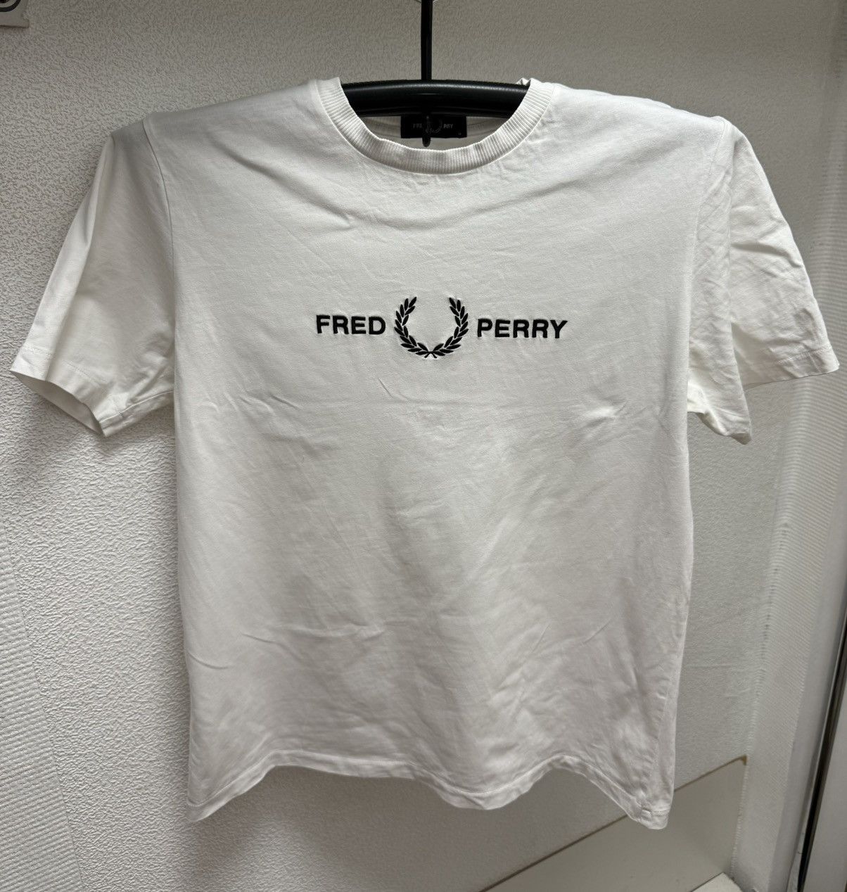 Fred Perry Fred Perry big logo white t-shirt M sz Size US M / EU 48-50 / 2 - 1 Thumbnail