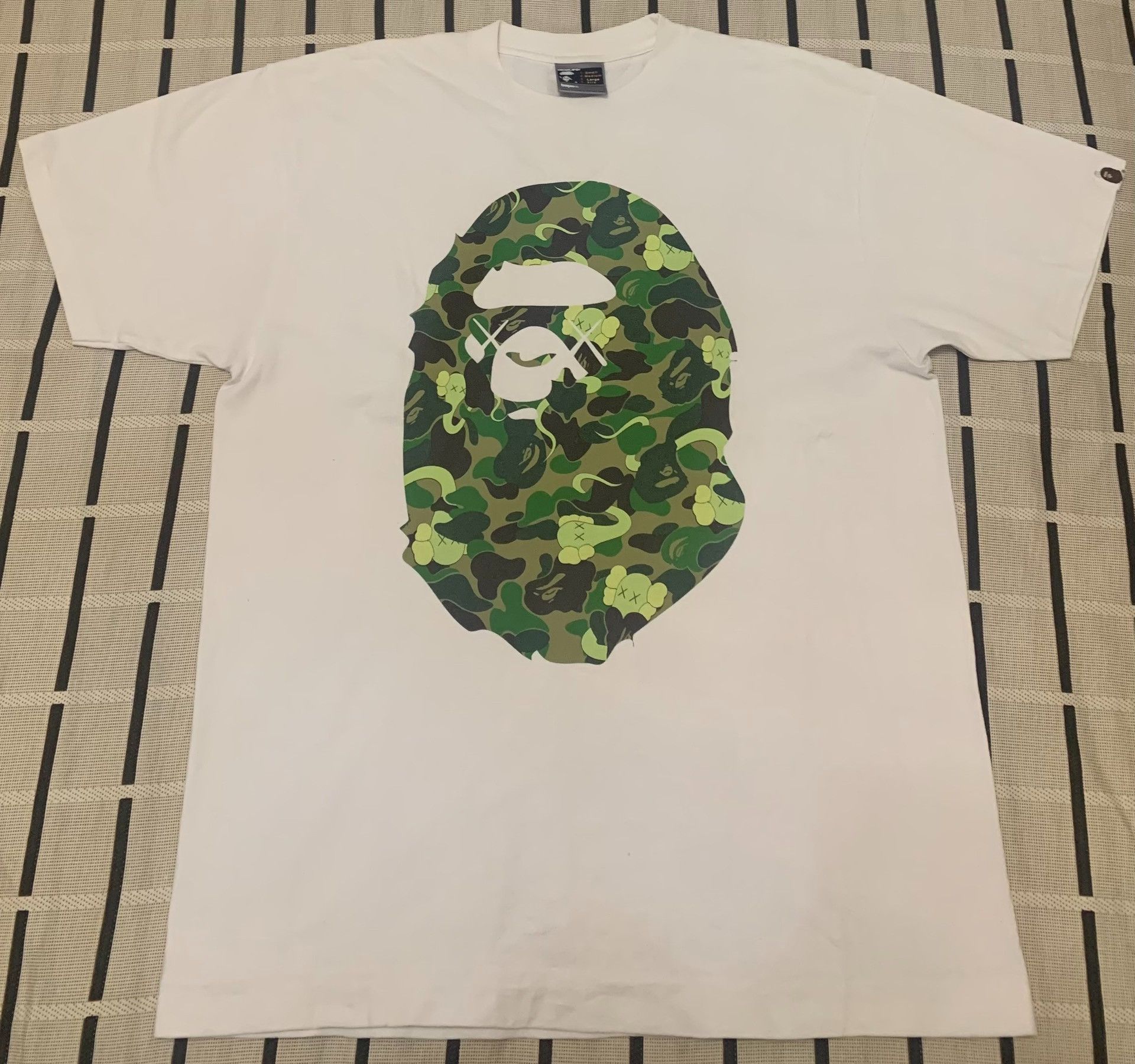 Bape Bape Camo Ape Head Pink T-Shirt L Men Size US L / EU 52-54 / 3 - 1 Thumbnail
