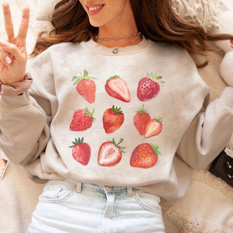 Designer Cute Strawberry Sweatshirt Size M / US 6-8 / IT 42-44 - 1 Thumbnail