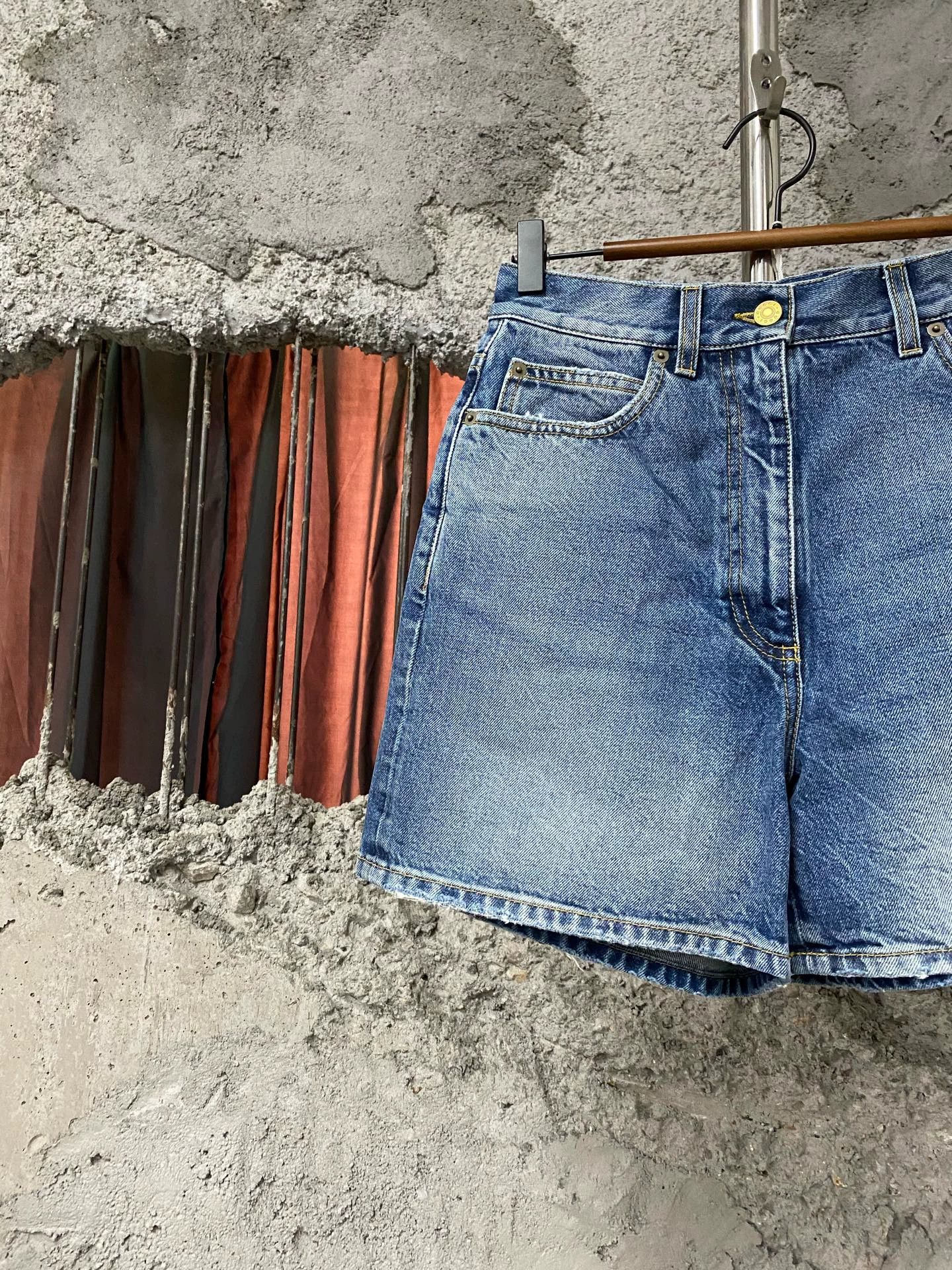 Gucci Gucci Women's Denim Shorts W25 New Size 25" / US 0 / IT 36 - 3 Thumbnail