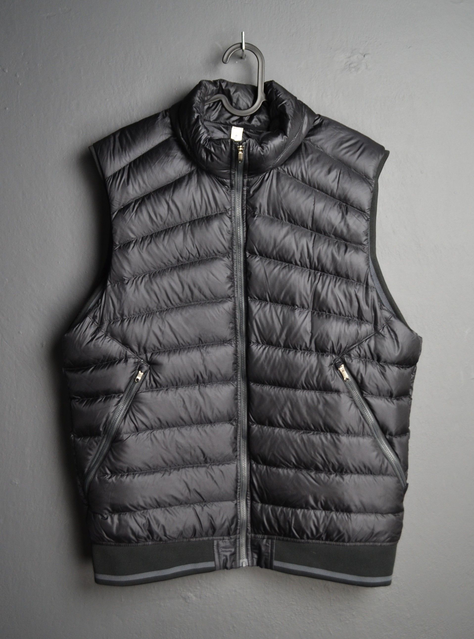 Lululemon Lululemon Down Puffer Vest L size Size US L / EU 52-54 / 3 - 1 Thumbnail