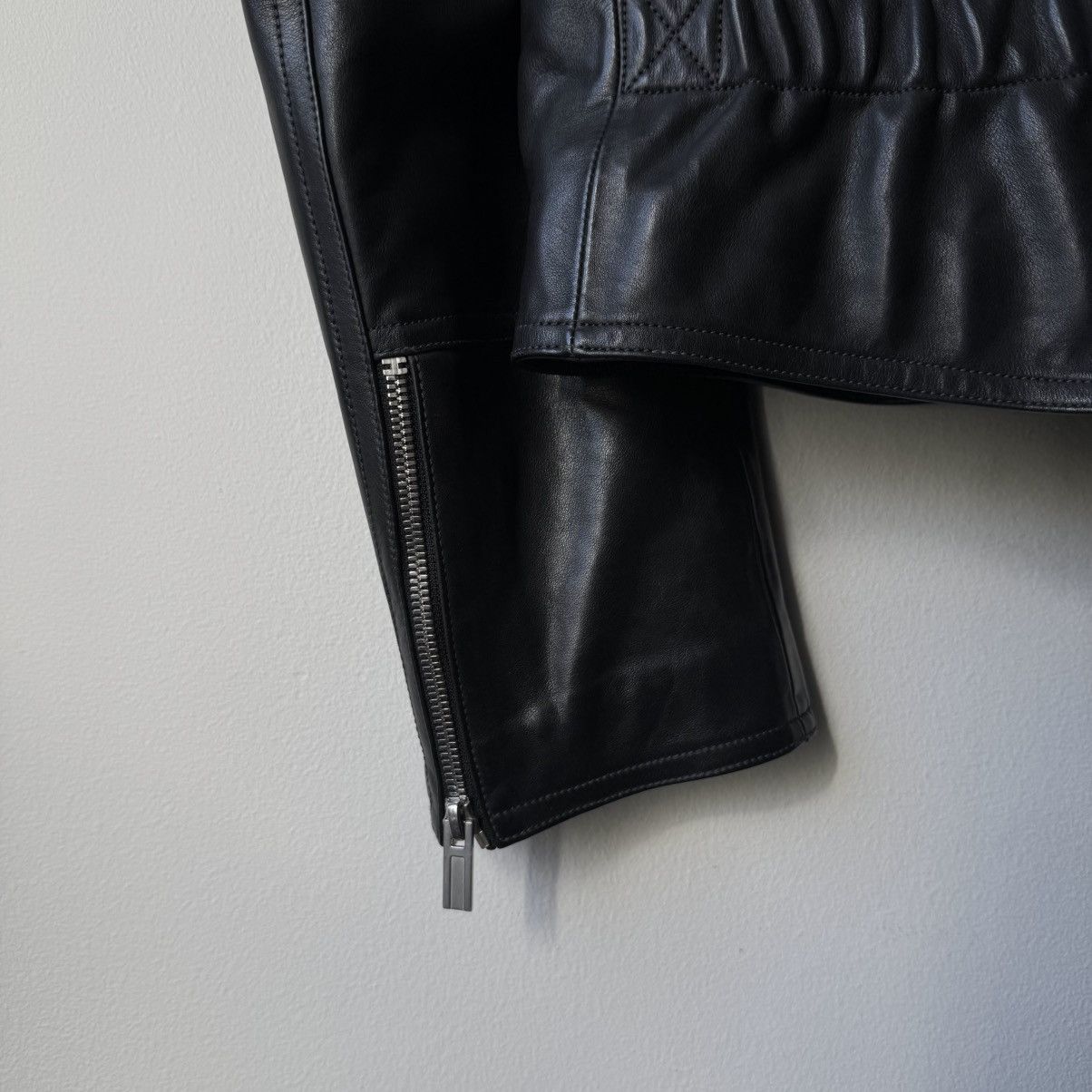 Hermes Hermes Black Calf Leather Cashmere Lined Cropped Jacket Size US L / EU 52-54 / 3 - 8 Thumbnail
