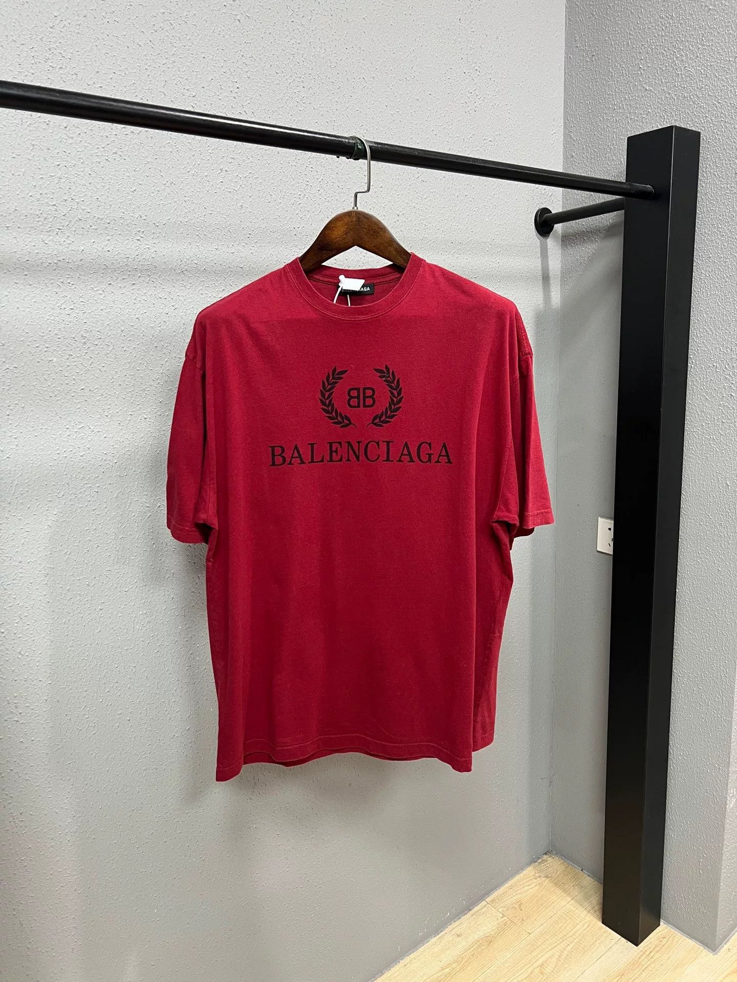 Balenciaga Balenciaga Red Short Sleeve T-Shirt Size US M / EU 48-50 / 2 - 1 Thumbnail