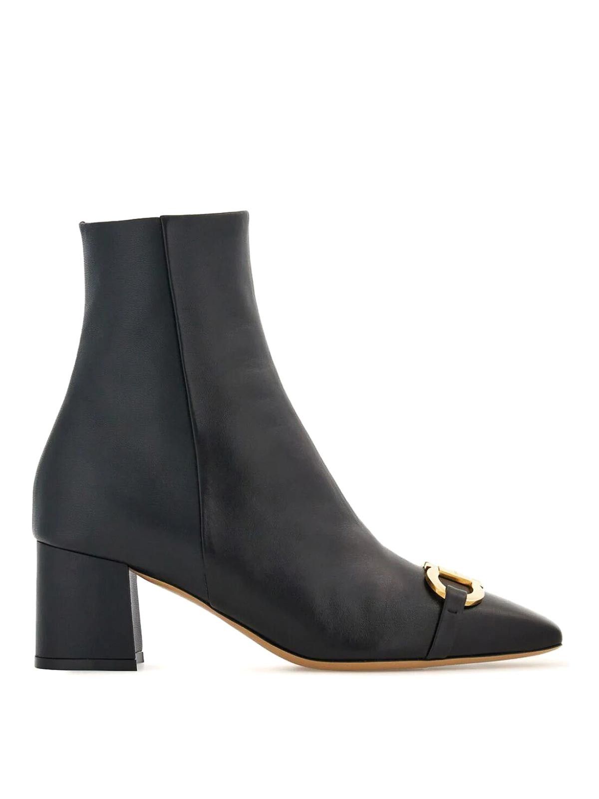 Salvatore Ferragamo o1s1rm0526 Gancini-buckle Ankle Boots in Black Size US 6 / IT 36 - 1 Thumbnail
