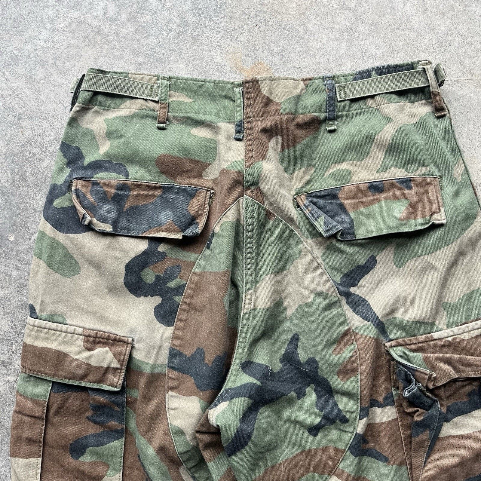 Vintage Vintage Army Camo Pants Men 30 X 32 Adjustable Workwear Uti Size US 30 / EU 46 - 2 Thumbnail