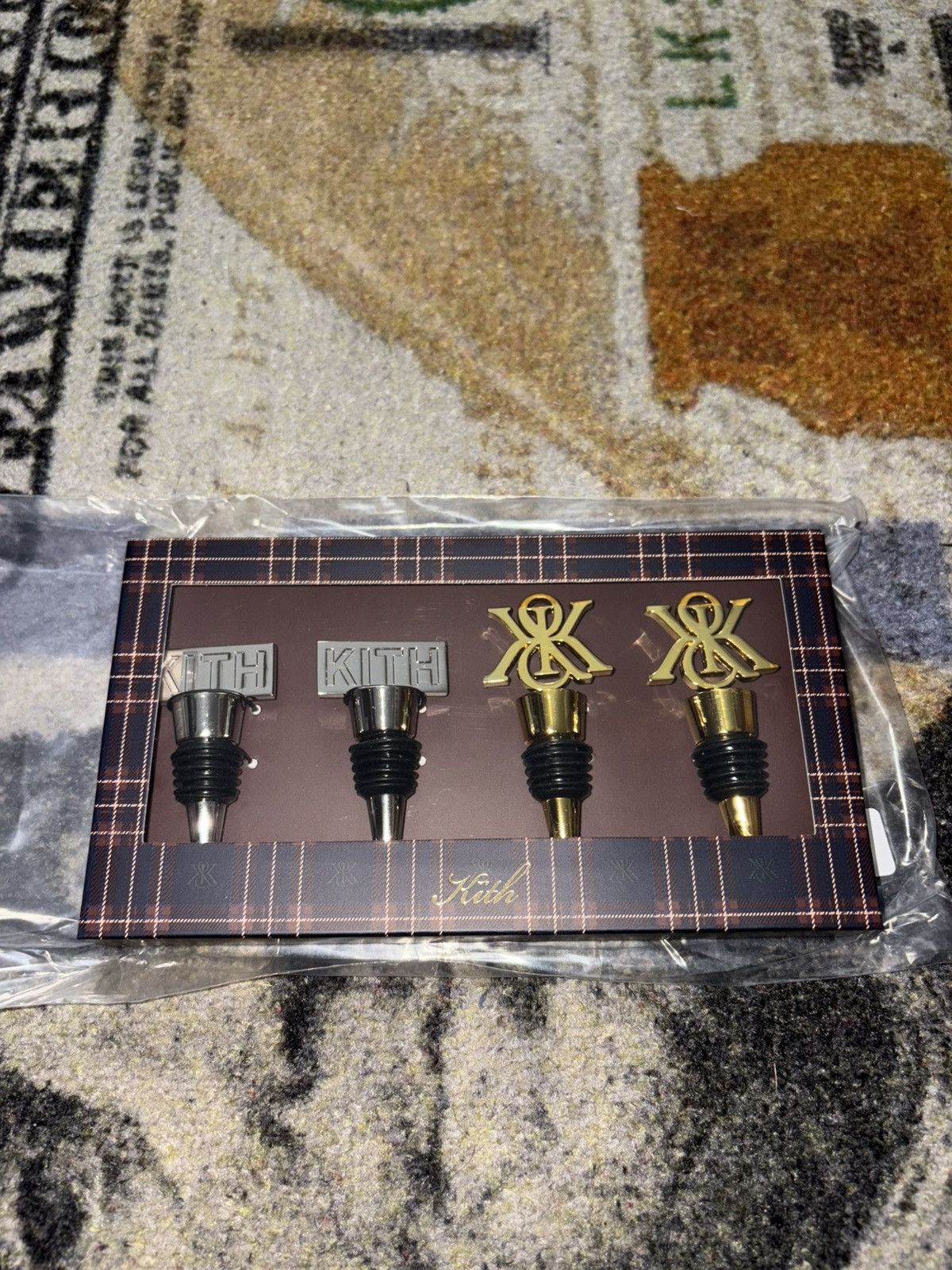 Kith Kith Kithmas Logo Wine Stoppers Size ONE SIZE - 1 Preview