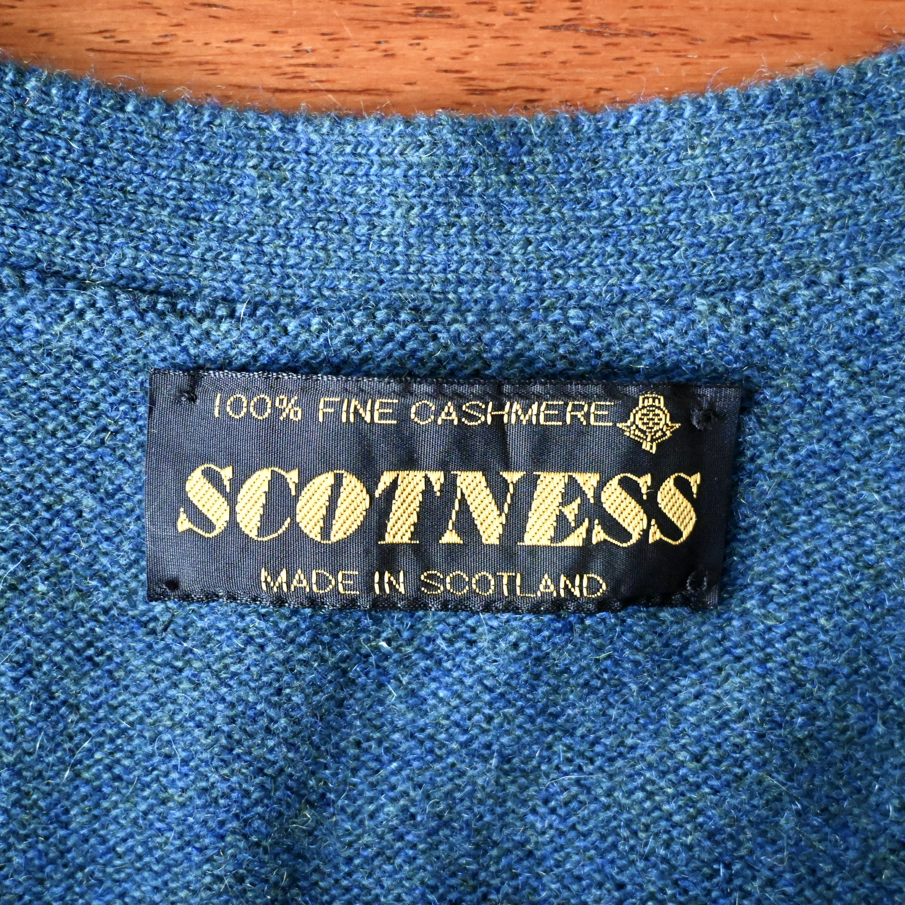 Vintage VTG 1990s SCOTNESS pure cashmere cardigan, made in Scotland Size US L / EU 52-54 / 3 - 9 Thumbnail