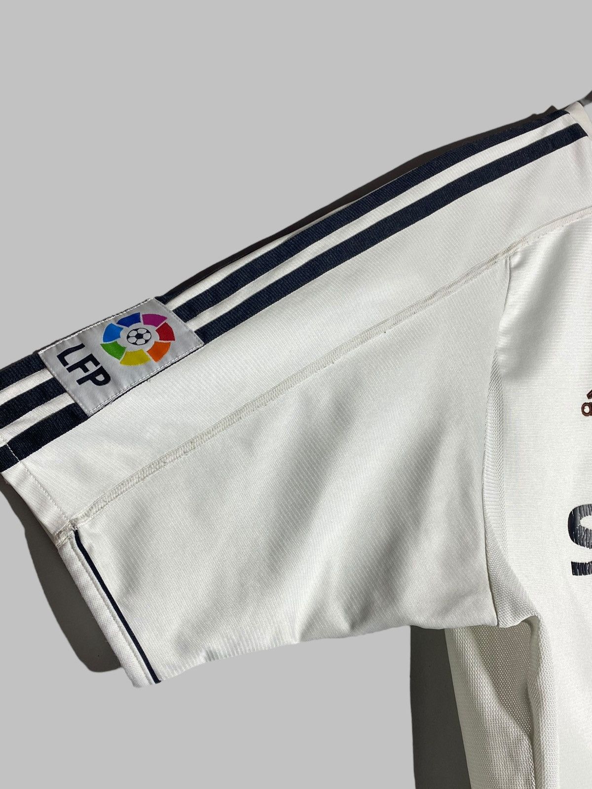 Vintage Vintage Adidas Real Madrid 2003/04 Home Soccer Jersey Size US L / EU 52-54 / 3 - 5 Thumbnail