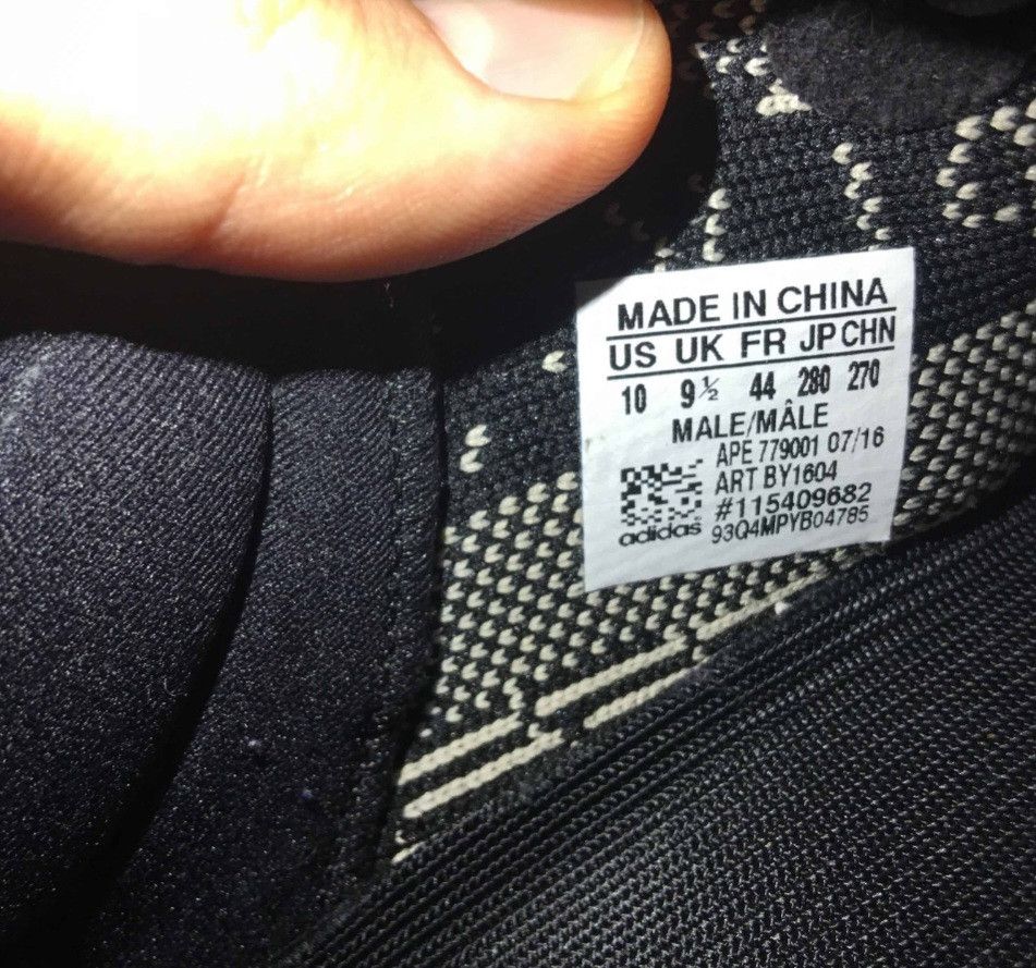 Adidas Adidas yeezy 350 v2 Size US 10 / EU 43 - 5 Thumbnail