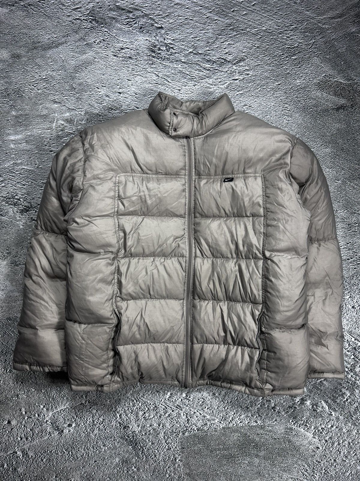 Nike puffer jacket vintage beige small logo 2000s