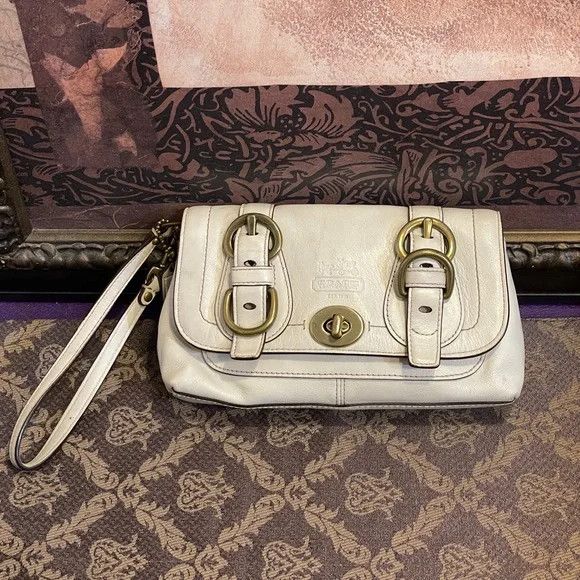 Vintage Coach selling Legacy White Leather Turnlock Wristlet