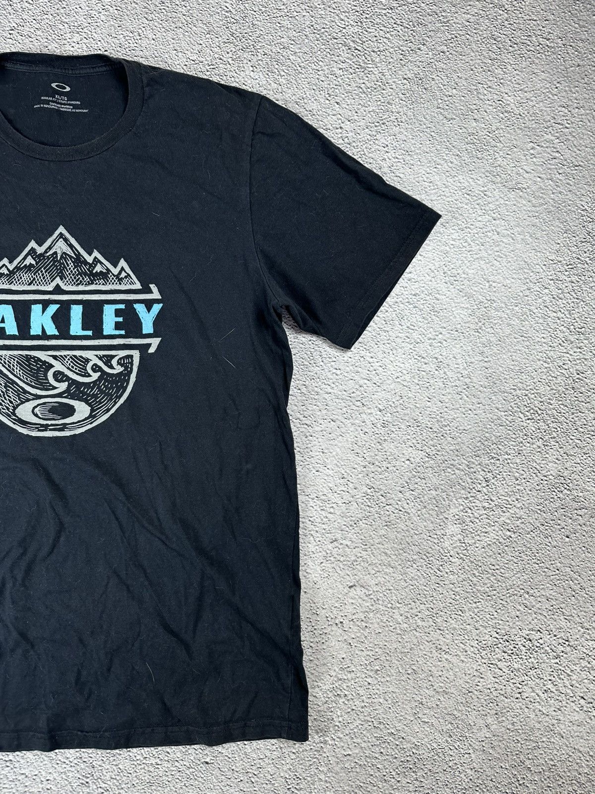 Oakley Vintage Oakley T-Shirt Big Logo Faded Y2K Japan Style Size US XL / EU 56 / 4 - 6 Thumbnail