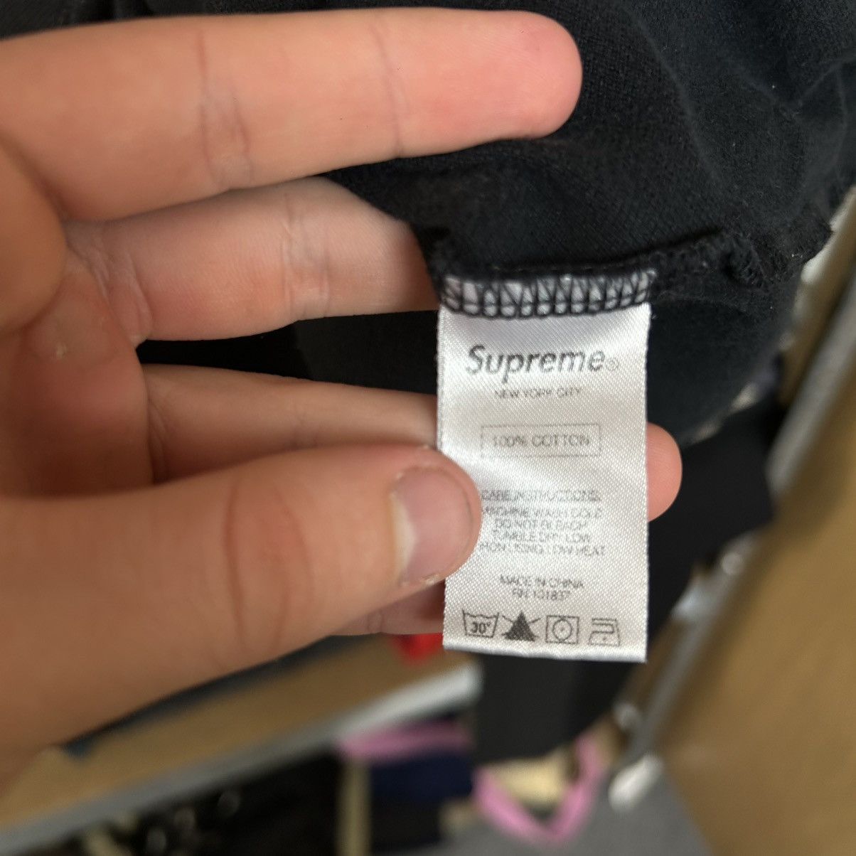 Supreme Mens Supreme Small logo Basic black streetwear tee Size US XL / EU 56 / 4 - 7 Thumbnail