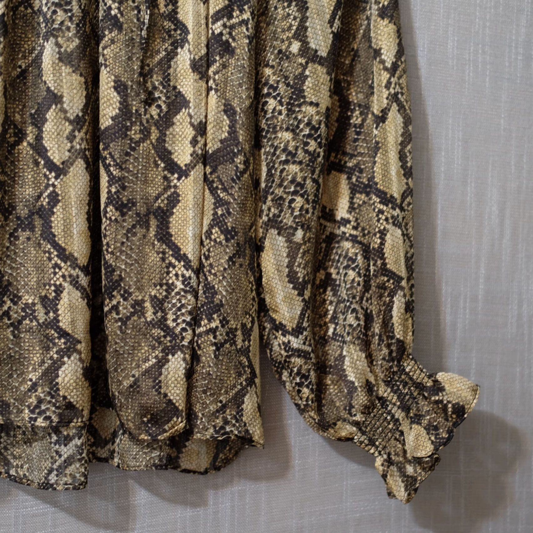 H&M VINTAGE Nwot! H&M Sheer Shirt Snake Print Long Sleeve Green Women's 12 #H52-10 Size XL / US 12-14 / IT 48-50 - 4 Thumbnail