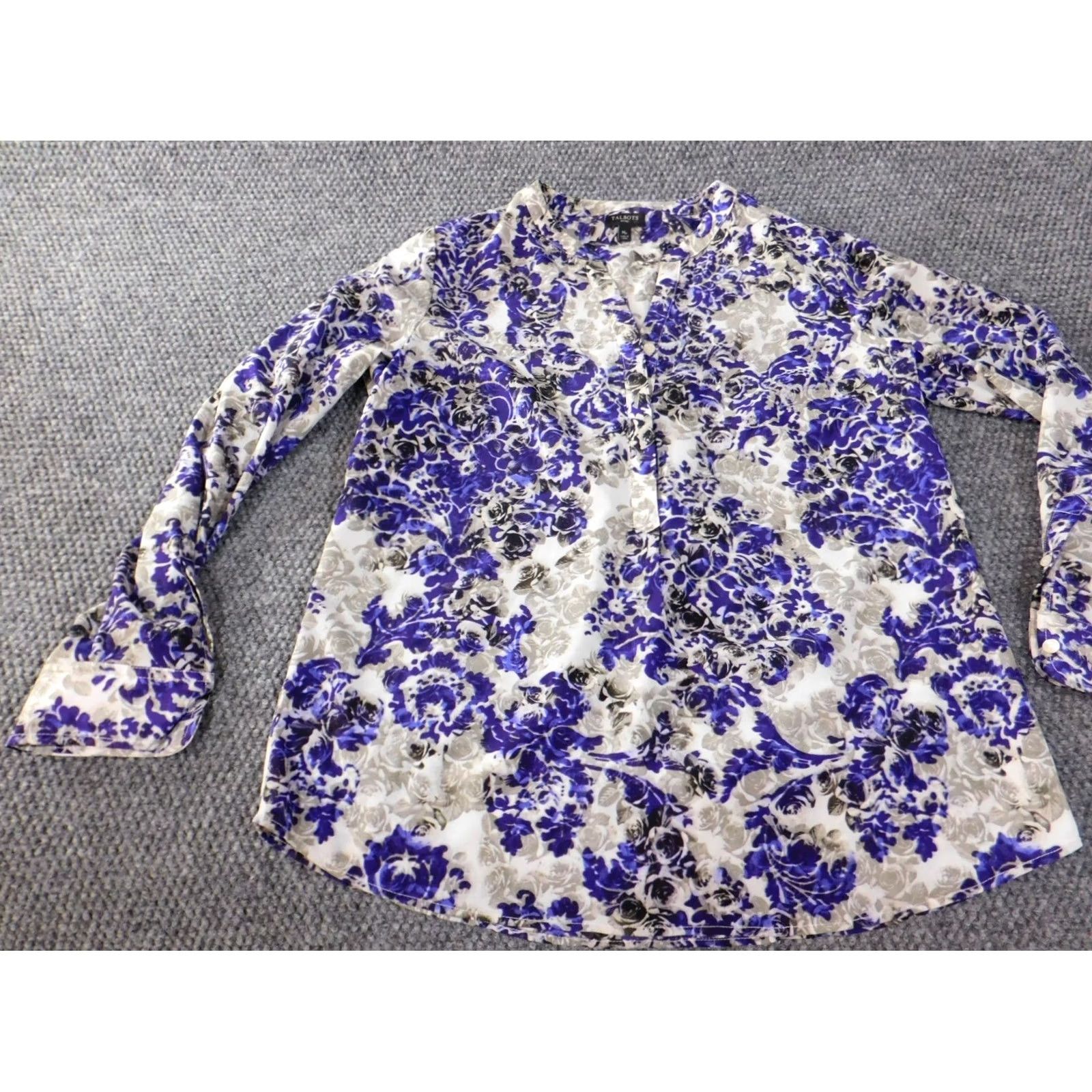 Talbots Talbots Blouse Shirt Petite Medium Purple Floral V-Neck Pullover Women casual Size M / US 6-8 / IT 42-44 - 3 Thumbnail