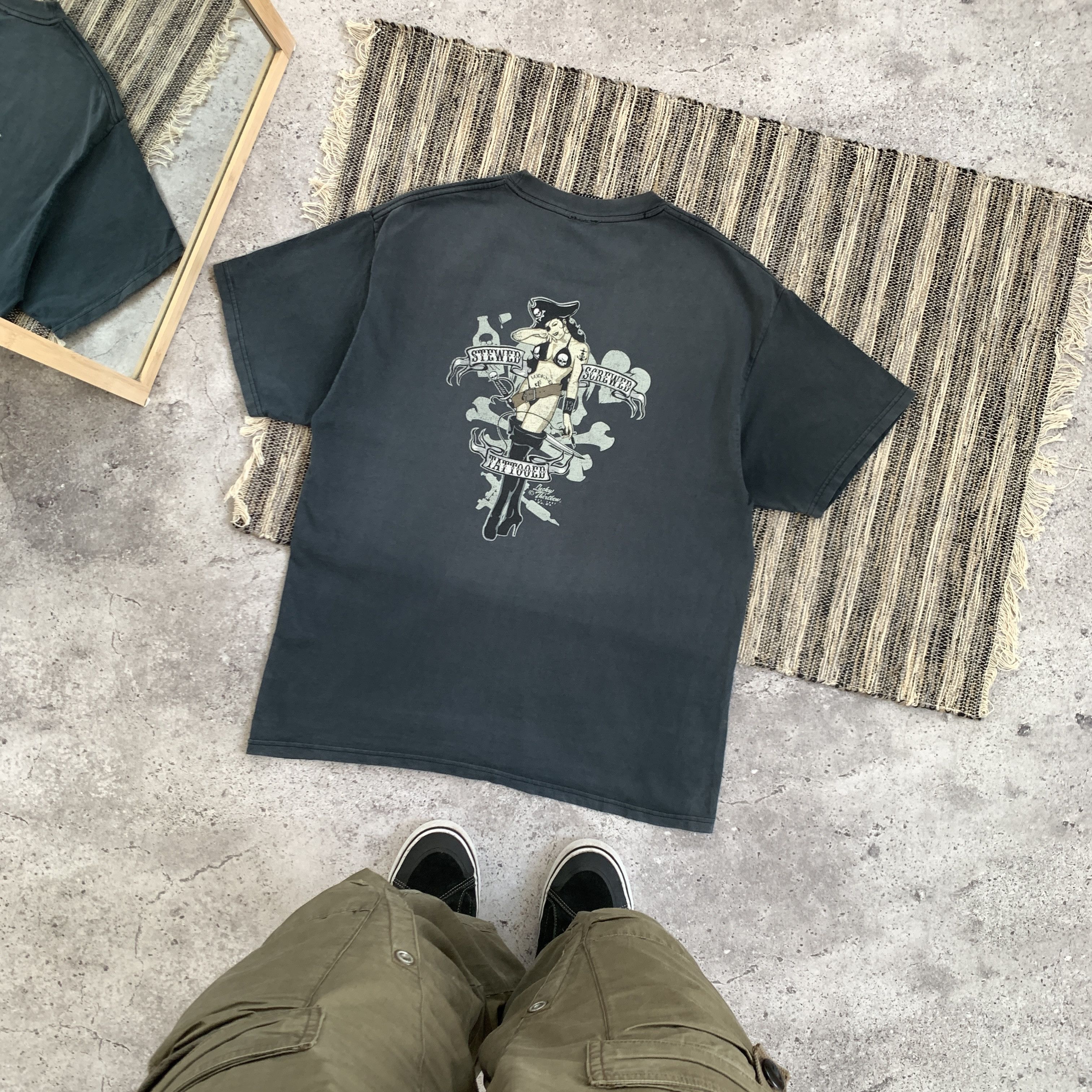 Lucky Brand Vintage 18+ Lucky 13 Tits Girl Grey Faded Graphic Tee Shirt Size US L / EU 52-54 / 3 - 1 Thumbnail