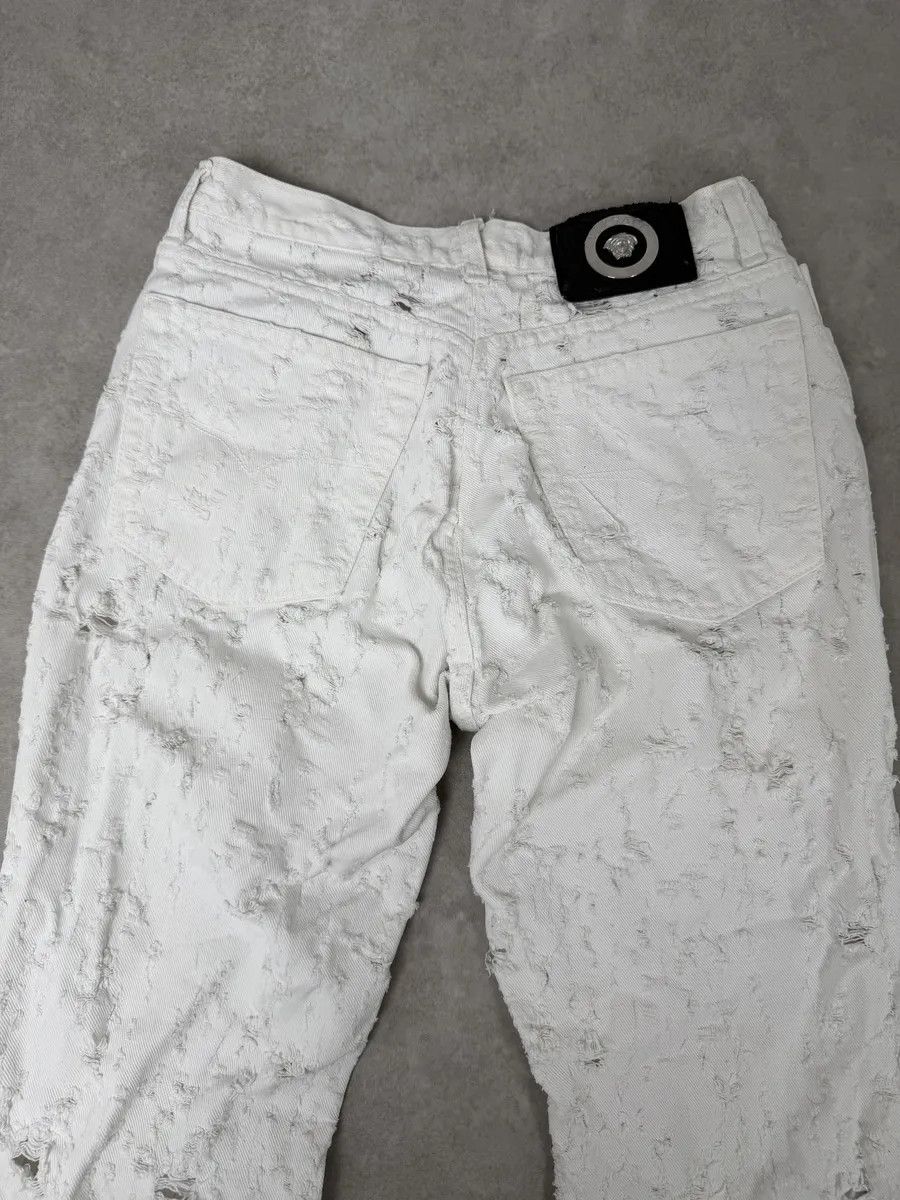 Versace 2000s Versace White Distressed Denim Jeans Size US 32 / EU 48 - 9 Thumbnail