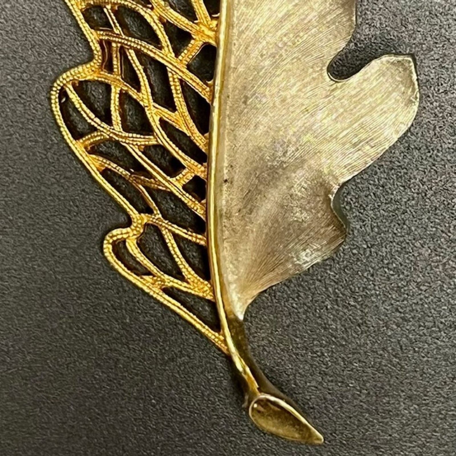 & Other Stories J.J., Vintage 1950’s, Two-tone Goldtone Silvertone, Oak Leaf Size ONE SIZE - 2 Thumbnail