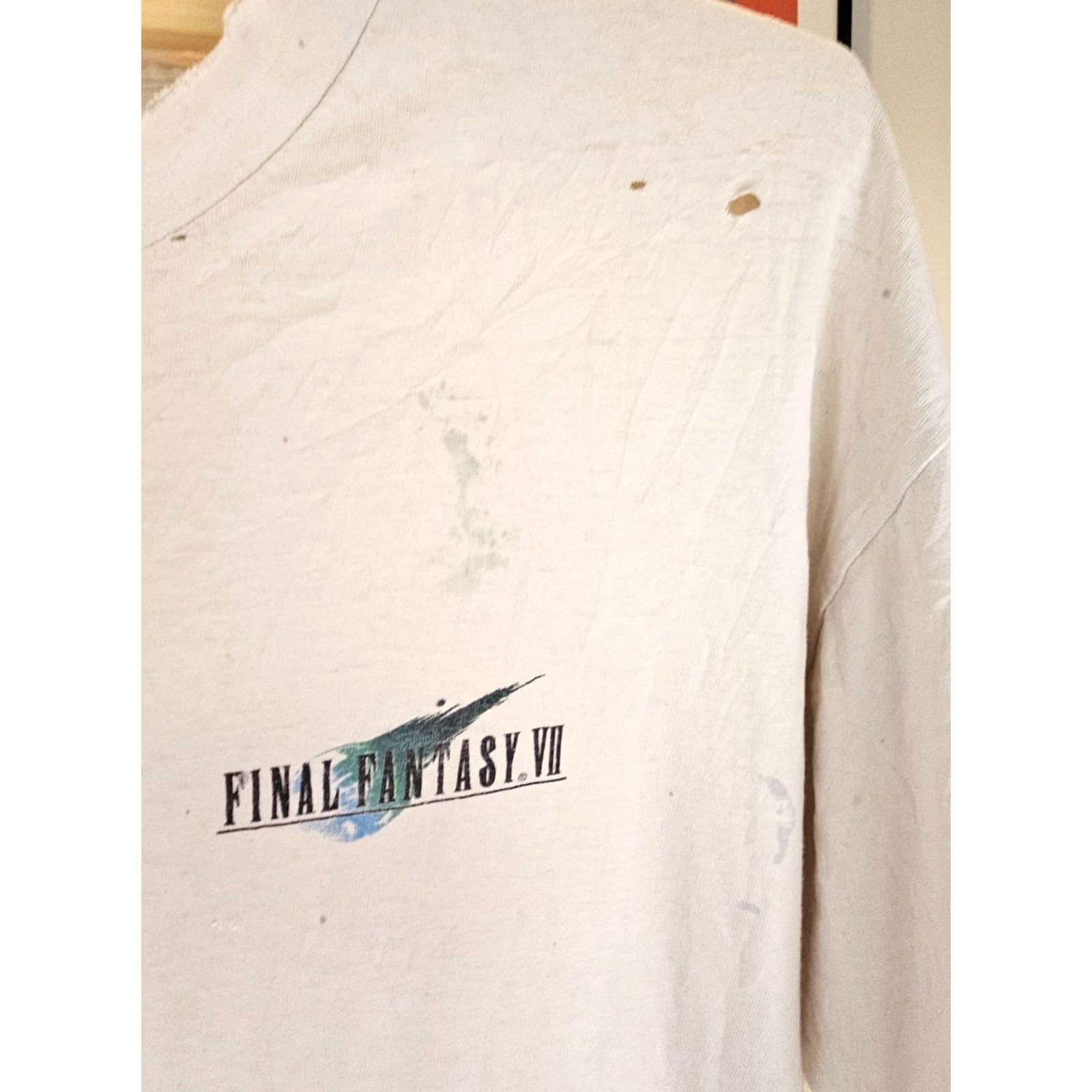 Vintage VINTAGE FINAL FANTASY 7 PLAYSTATION 1 TRASHED DISTRESSED WHITE T-SHIRT XL Shirt Men XL White 90s FF7 PS1 Distressed Tee Size US XL / EU 56 / 4 - 7 Thumbnail