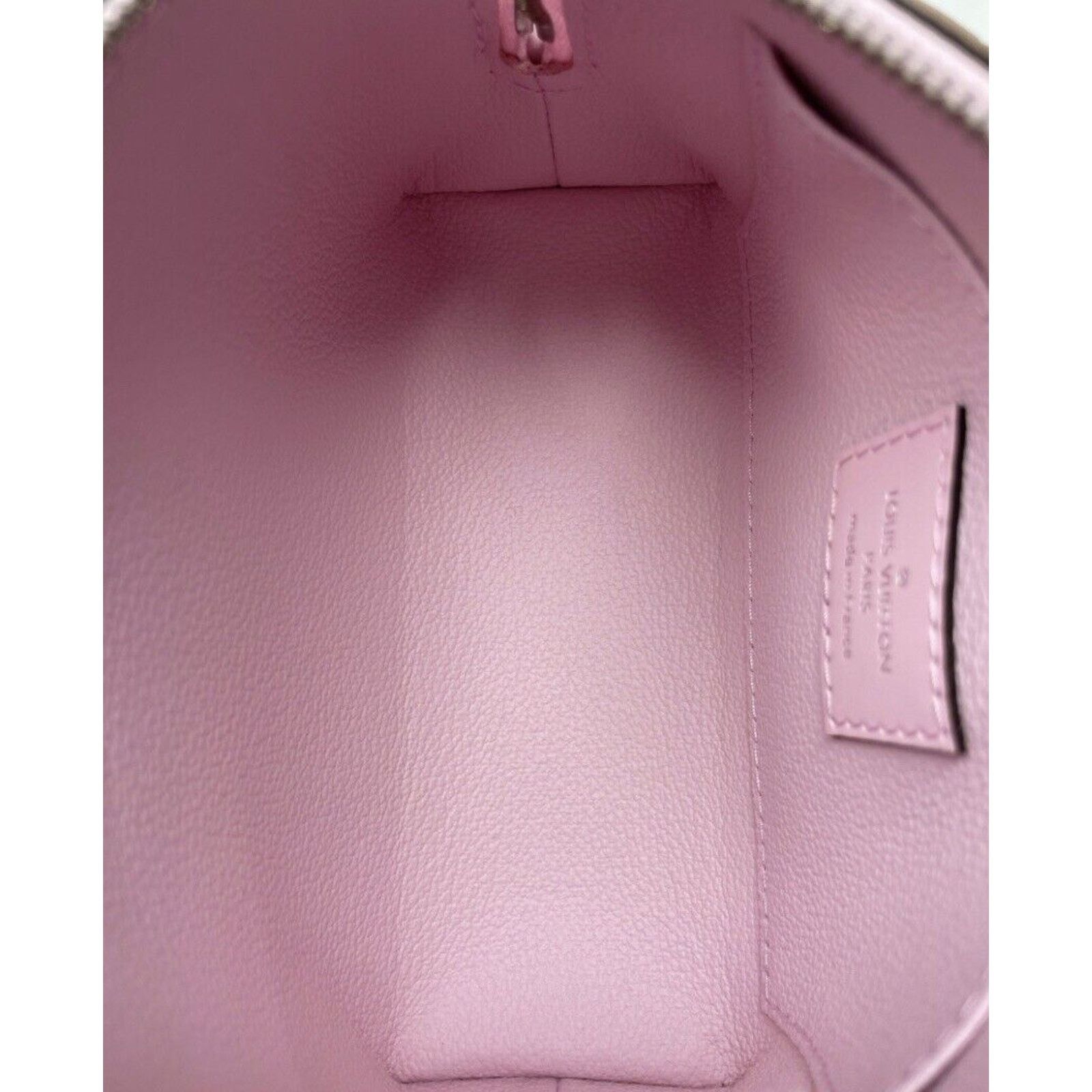 Louis Vuitton Louis Vuitton Monogram Giant LV Escale Pochette Cosmetic Size ONE SIZE - 9 Thumbnail