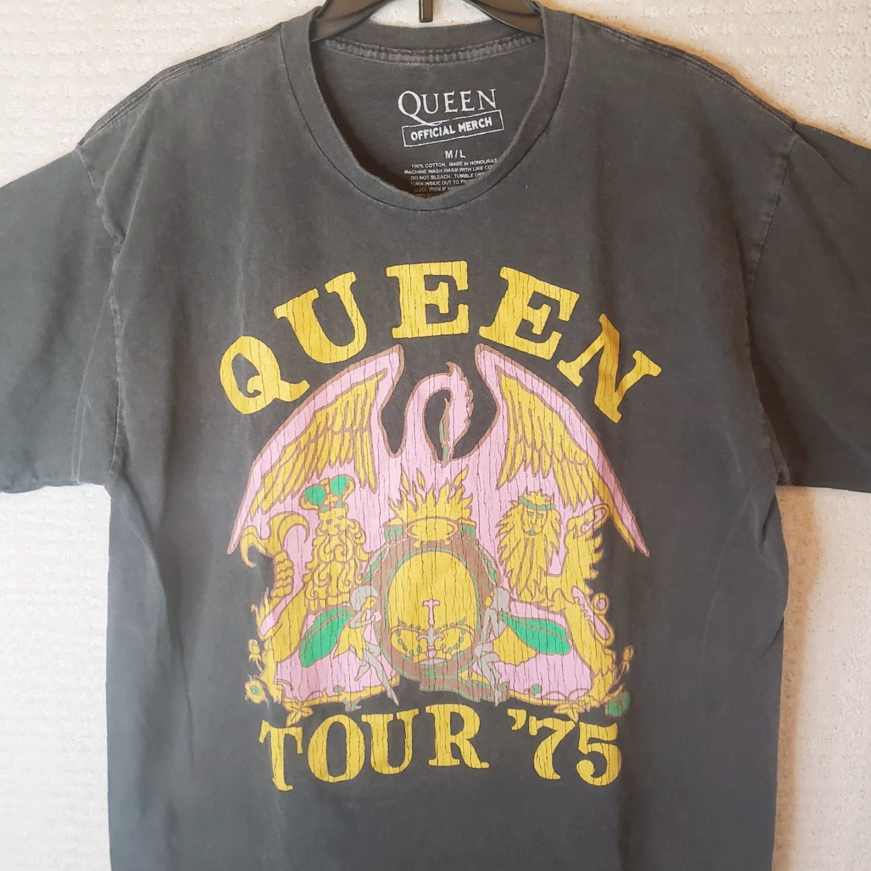 Vintage VINTAGE Queen Tour 75 Official Merch Mens T-Shirt M/L Black Cotton Jersey Short Sleeve Round Neck Logo 75 Queen Band Tour Boys/Girls Mens Size US M / EU 48-50 / 2 - 2 Thumbnail
