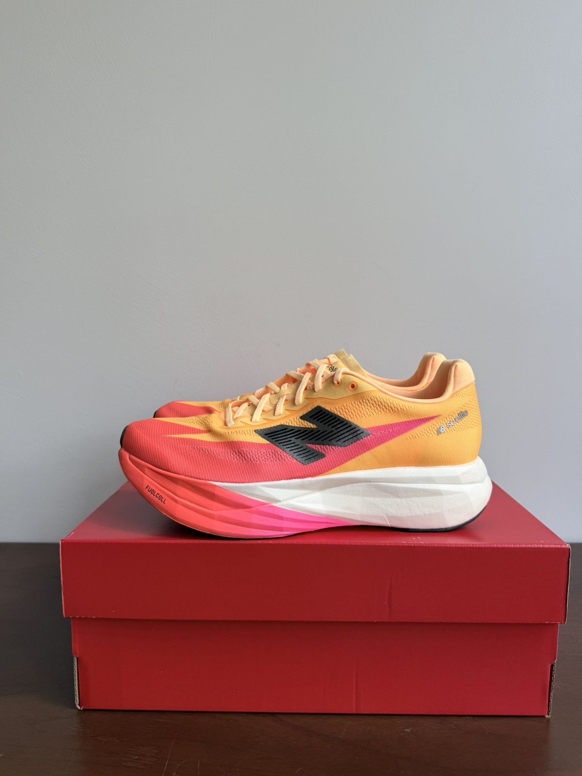 New Balance New Balance FuelCell SuperComp Elite v5 Size US 9.5 / EU 42-43 - 1 Thumbnail