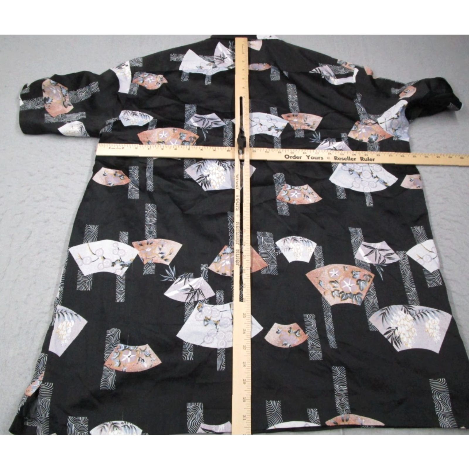 Tori Richard Vintage Tori Richard Shirt Mens 2XL XXL Button Up Hawaiian Tiki 80s Retro USA Black Floral Short Sleeve Collared Button-Up Tie Shirt (2XL) Mens Size US XXL / EU 58 / 5 - 6 Thumbnail