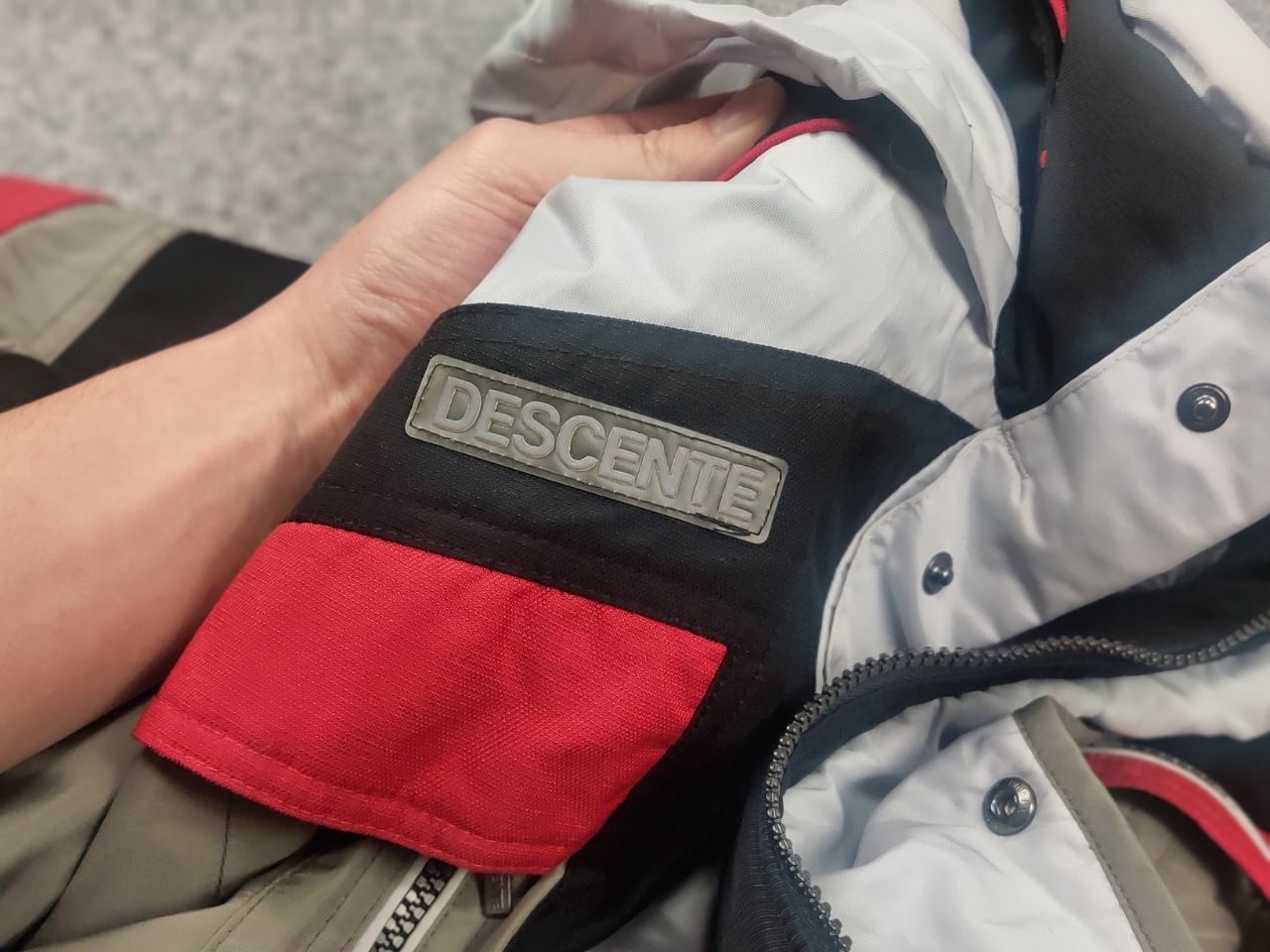 Descente Vintage Descente Airdrive Ski Zipper Hooded Jacket Logo Size US S / EU 44-46 / 1 - 25 Thumbnail