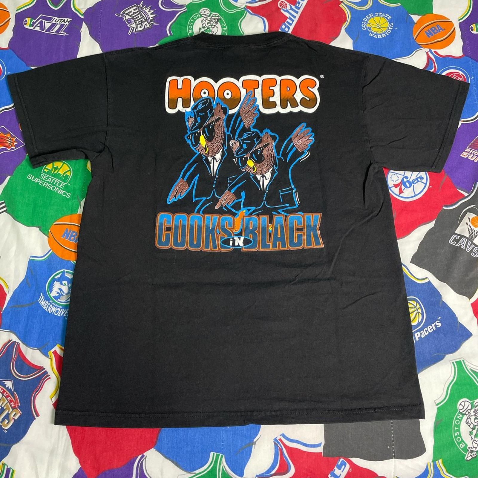 Vintage VTG Y2K 2000s Hooters Cooks In Black CIB Men In Black Tee Size US L / EU 52-54 / 3 - 1 Thumbnail