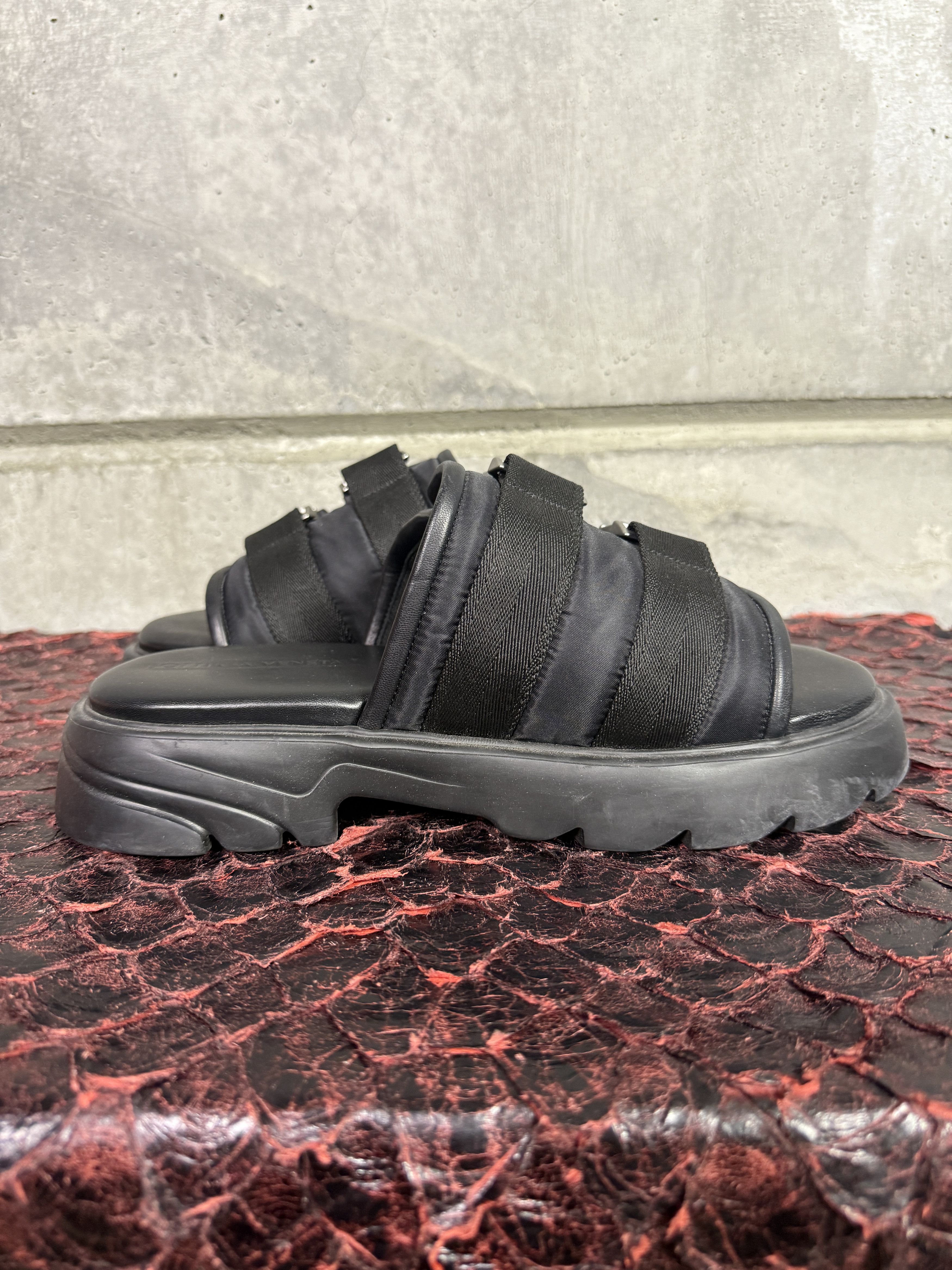 Bottega Veneta $900 Bottega Veneta Flash Sandals 42 *DAMAGED* Size US 9 / EU 42 - 10 Thumbnail