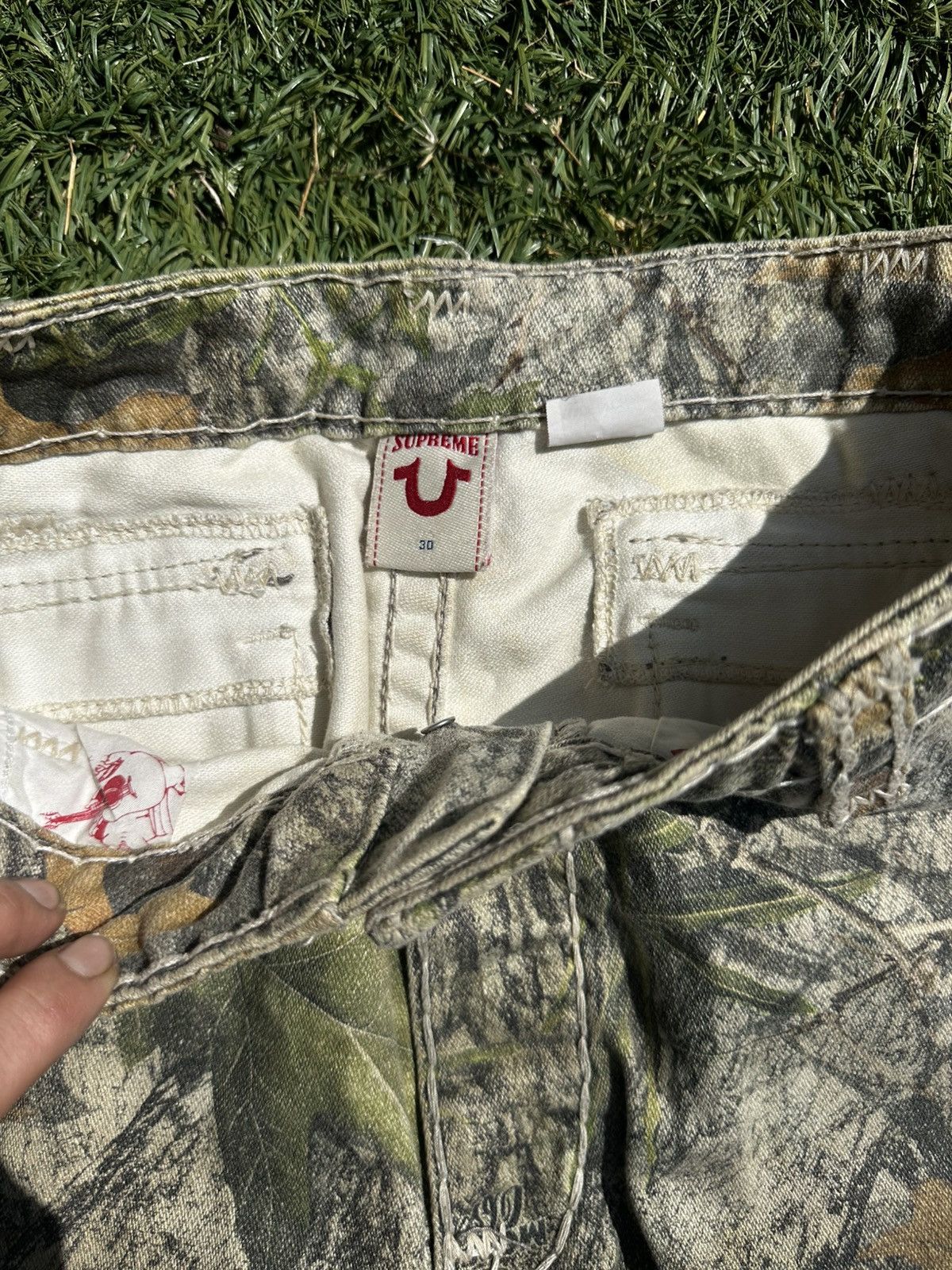 Supreme × True Religion Supreme x True religion real tree Cargo camo pants Size US 30 / EU 46 - 4 Thumbnail