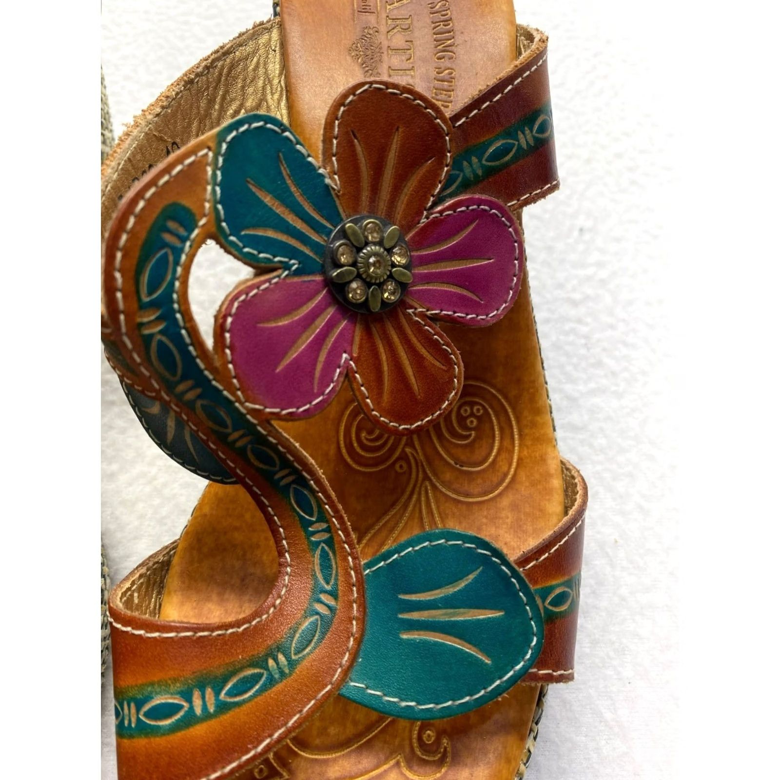 Vintage L’artiste Sandals Women's Brown Leather Wedge Strappy Flower Design 7.5 US Sandal Vint? Size US 8 / IT 38 - 5 Thumbnail