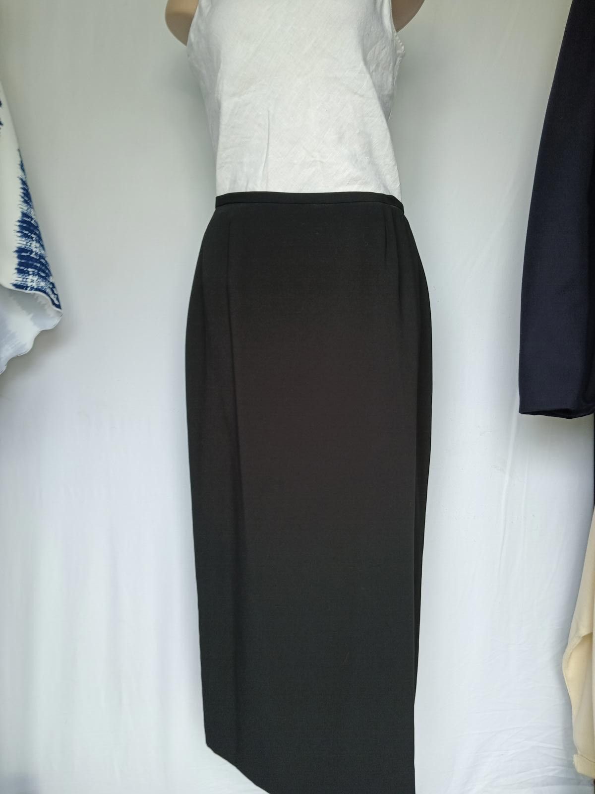 Designer Elegant Black Maxi Skirt by Valerie Stevens Petite Size 32" / US 10 / IT 46 - 1 Thumbnail