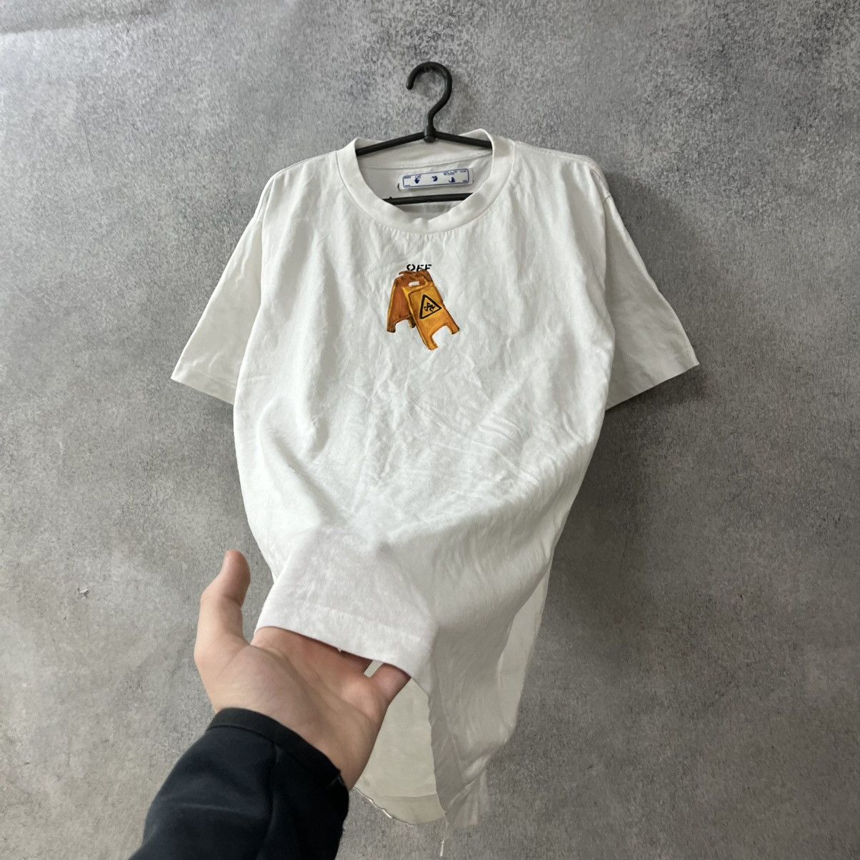 Off White T-shirt Big Logo