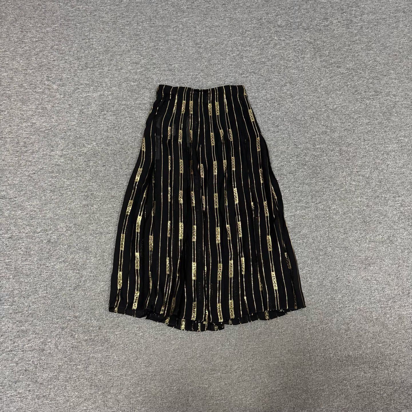 Gucci Gucci Dapper Dan Gold Logo Pleated Skirt Size 38" / US 16 / IT 52 - 1 Thumbnail