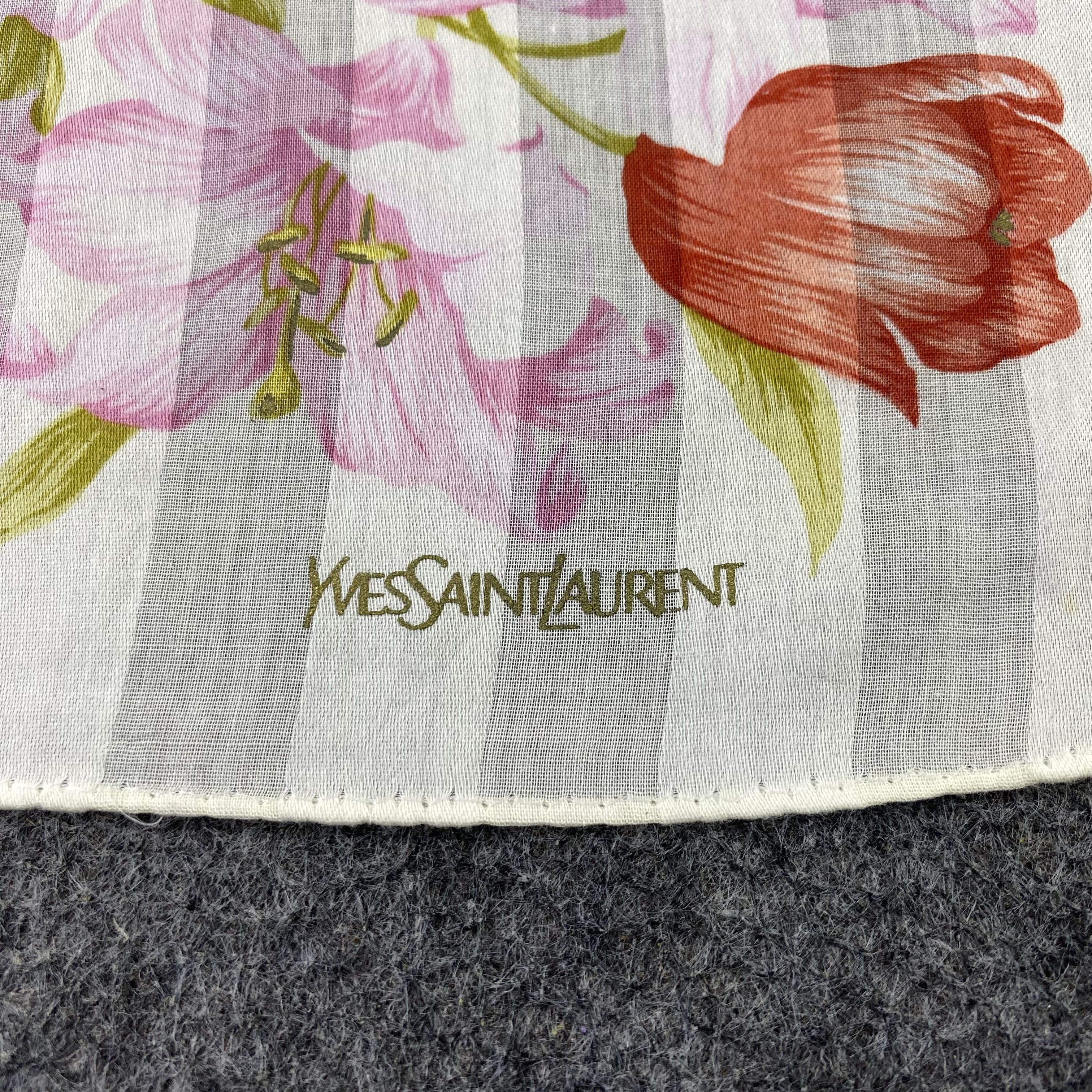 Yves Saint Laurent Yves Saint Laurent Handkerchief / Bandana /Neckerchief-B2121 Size ONE SIZE - 7 Thumbnail