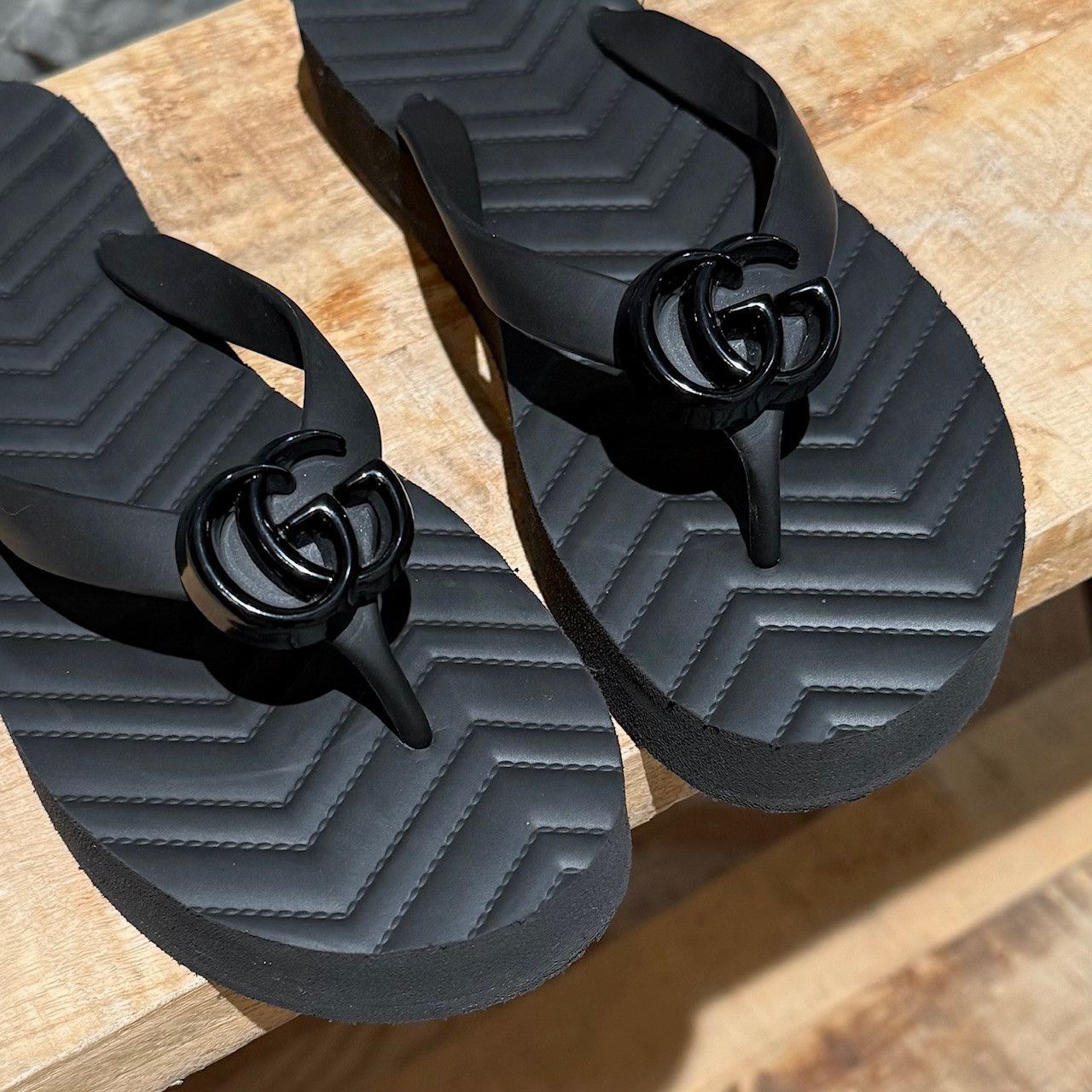 Gucci Gucci GG Chevron Platform Thong Sandals Size US 7 / IT 37 - 4 Thumbnail