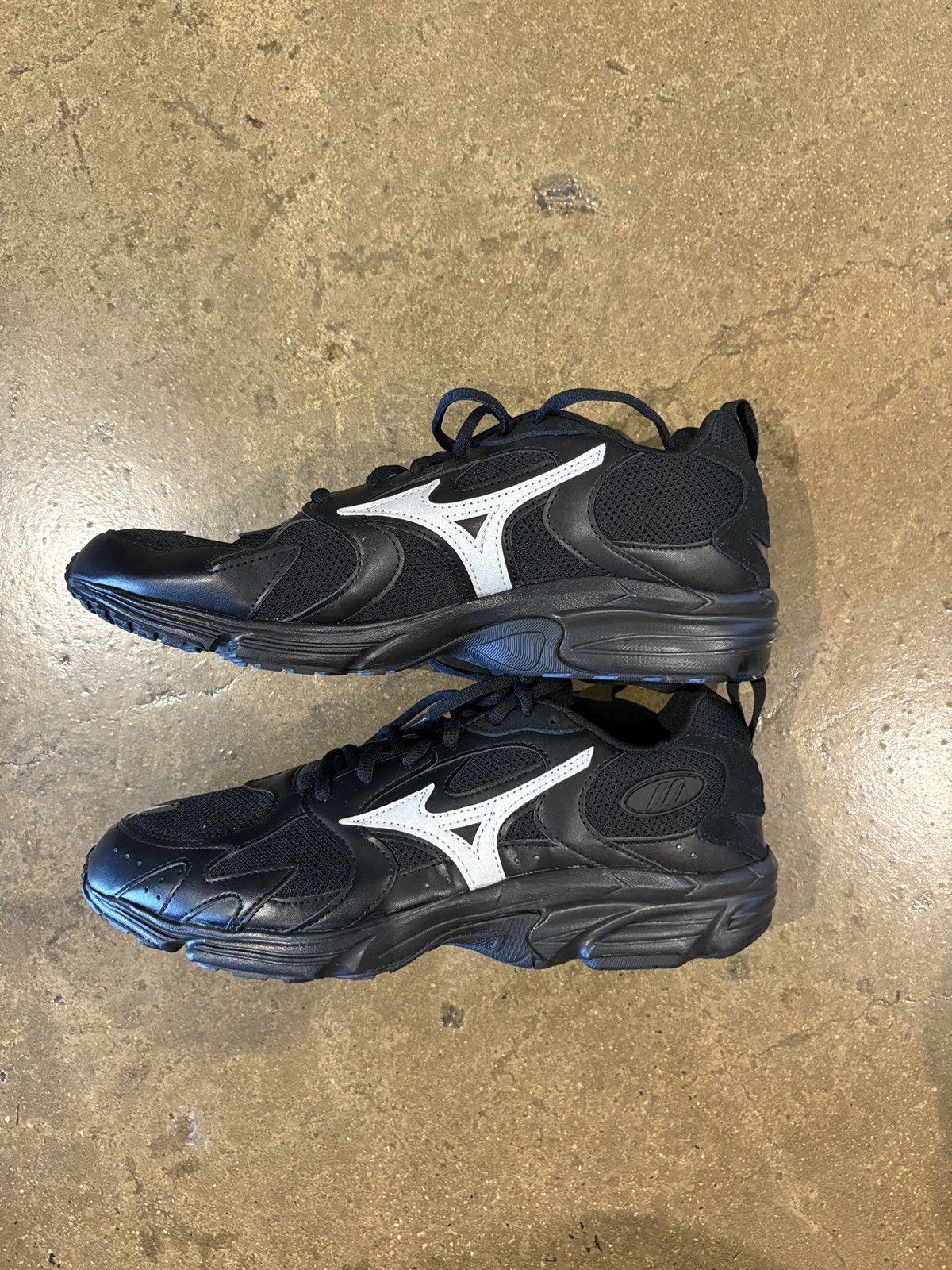 Mizuno Mizuno black leather shoes Size US 10.5 / EU 43-44 - 1 Thumbnail