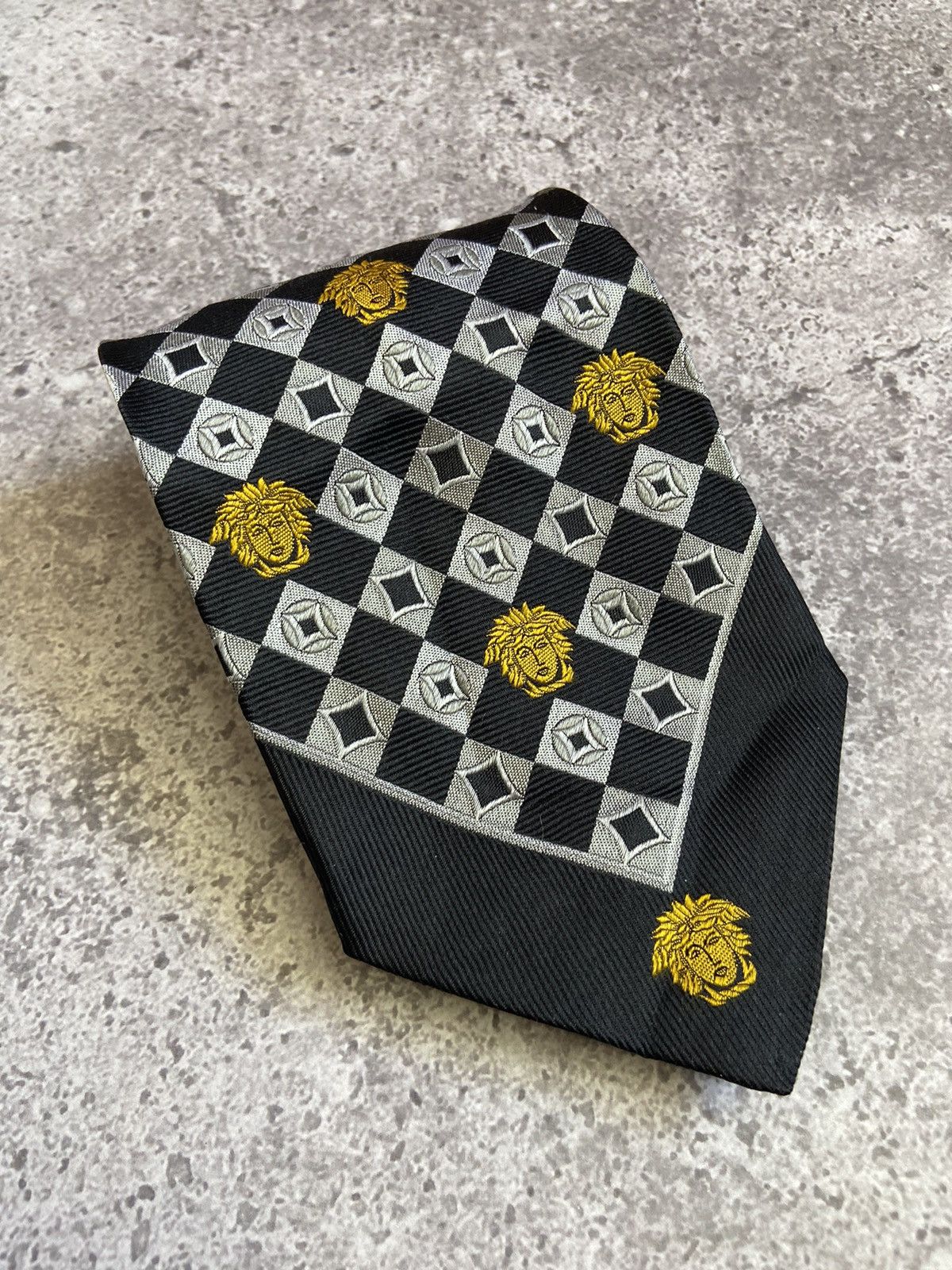 Versace Vintage Gianni Versace Medusa silk tie. Made in Italy Size ONE SIZE - 1 Thumbnail