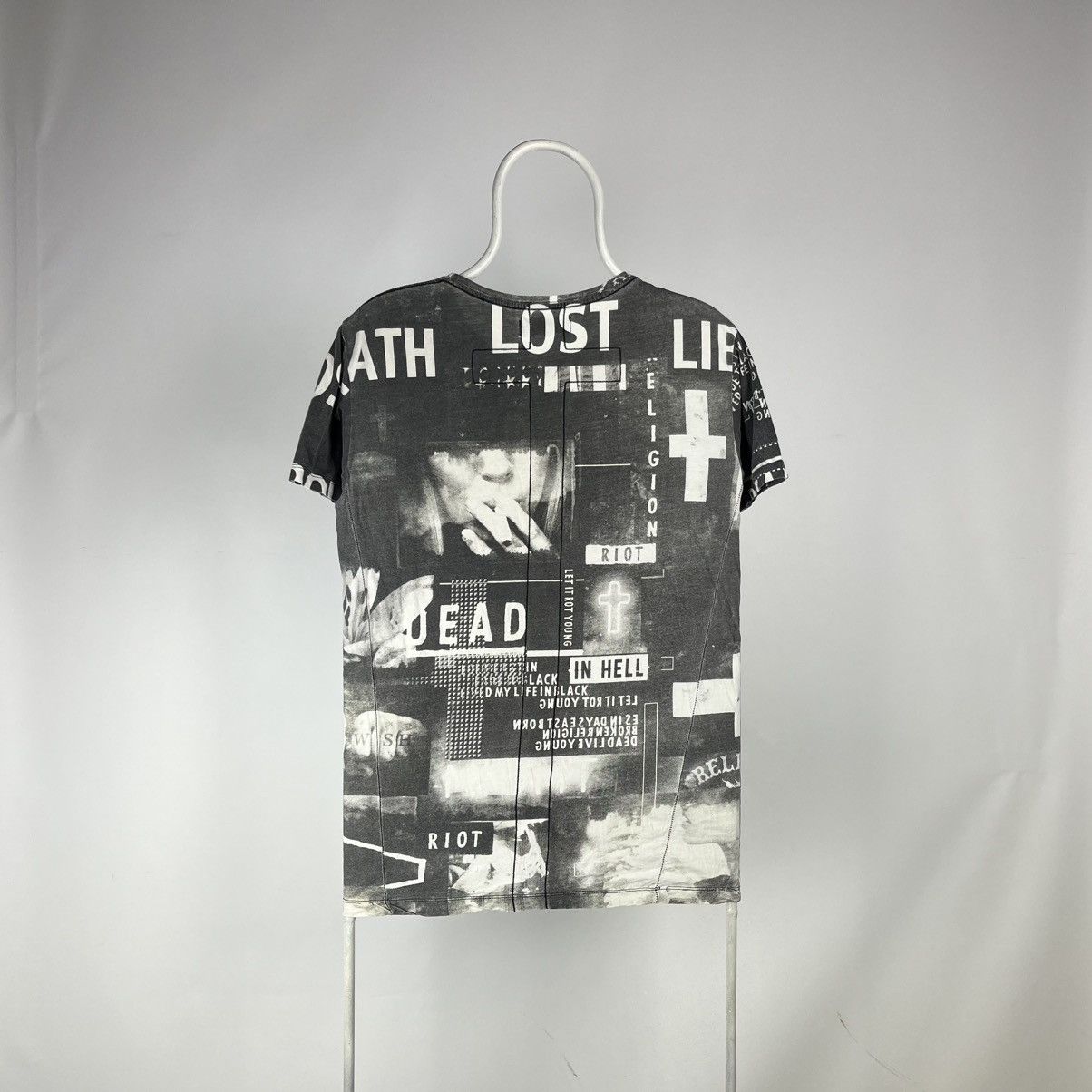 Japanese Brand Religion Tshirt we live in black size Small Size US S / EU 44-46 / 1 - 2 Thumbnail